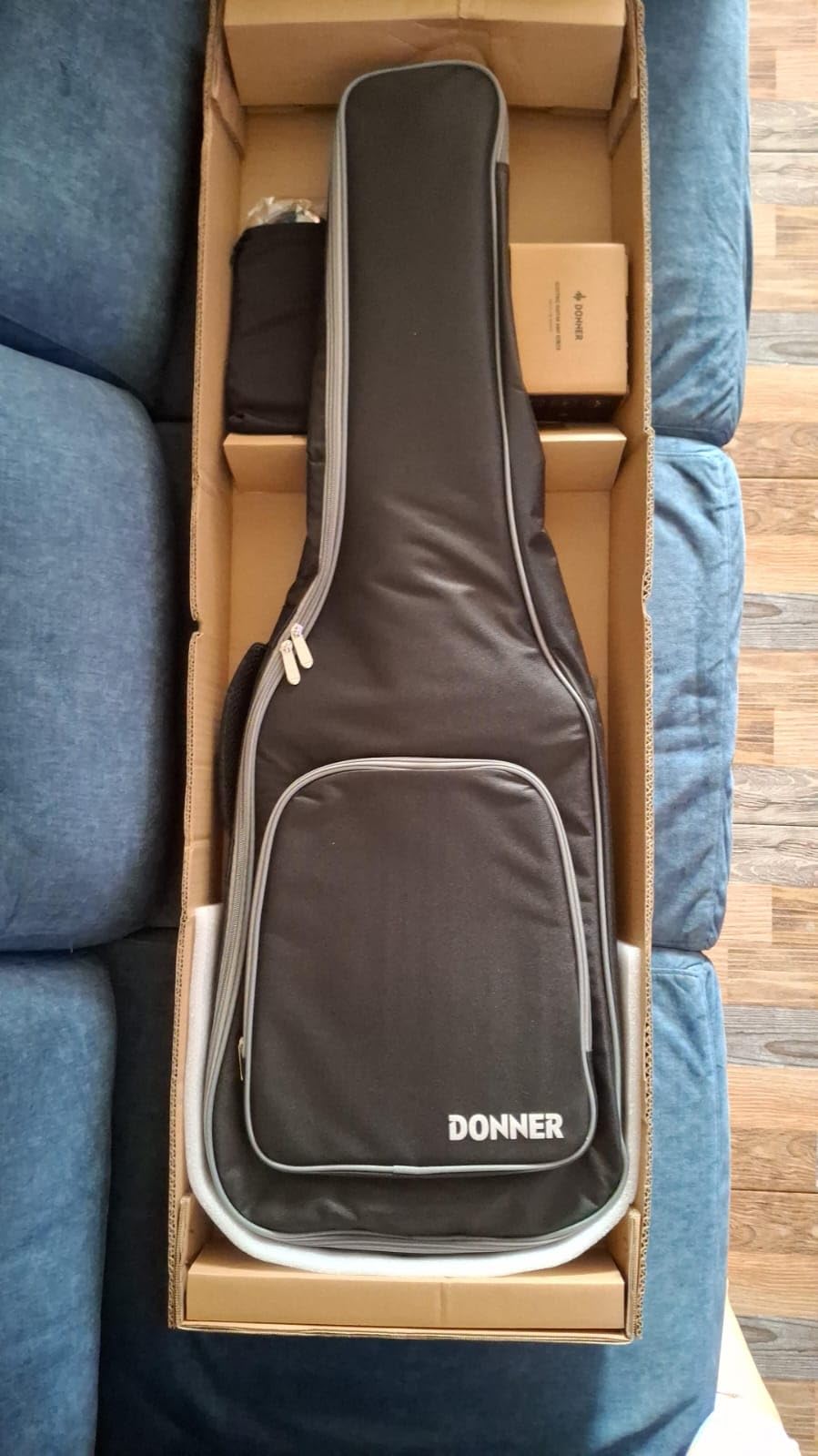 Donner DST-152 Full-Size Electric Guitar Beginner Kit with HSS Coil Split | Solid-Body Full Starter Set, for All Skill Levels, Amplifier with Headphone Jack for Quiet Practice, Polar White customer photo 1