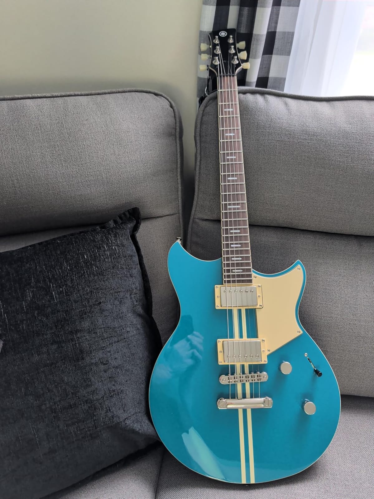 Yamaha Revstar Standard RSS20 BL Electric Guitar with Gig Bag, Black customer photo 2