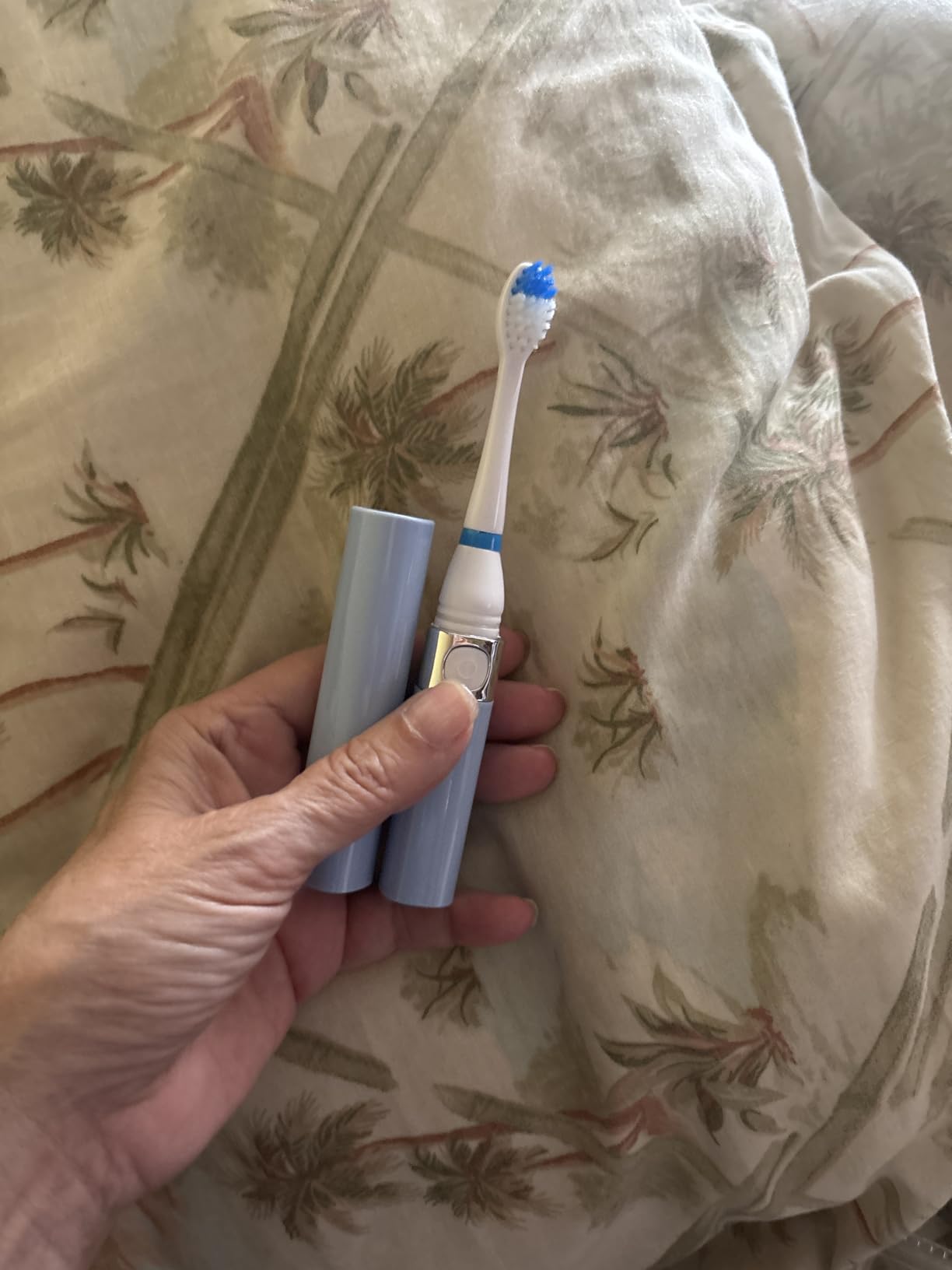 Pursonic Portable Sonic Toothbrush Battery Operated, Battery Included, 3 Brush Heads Included, 22,000 Strokes Per Minute, Brush On The Go (Blue) customer photo 1