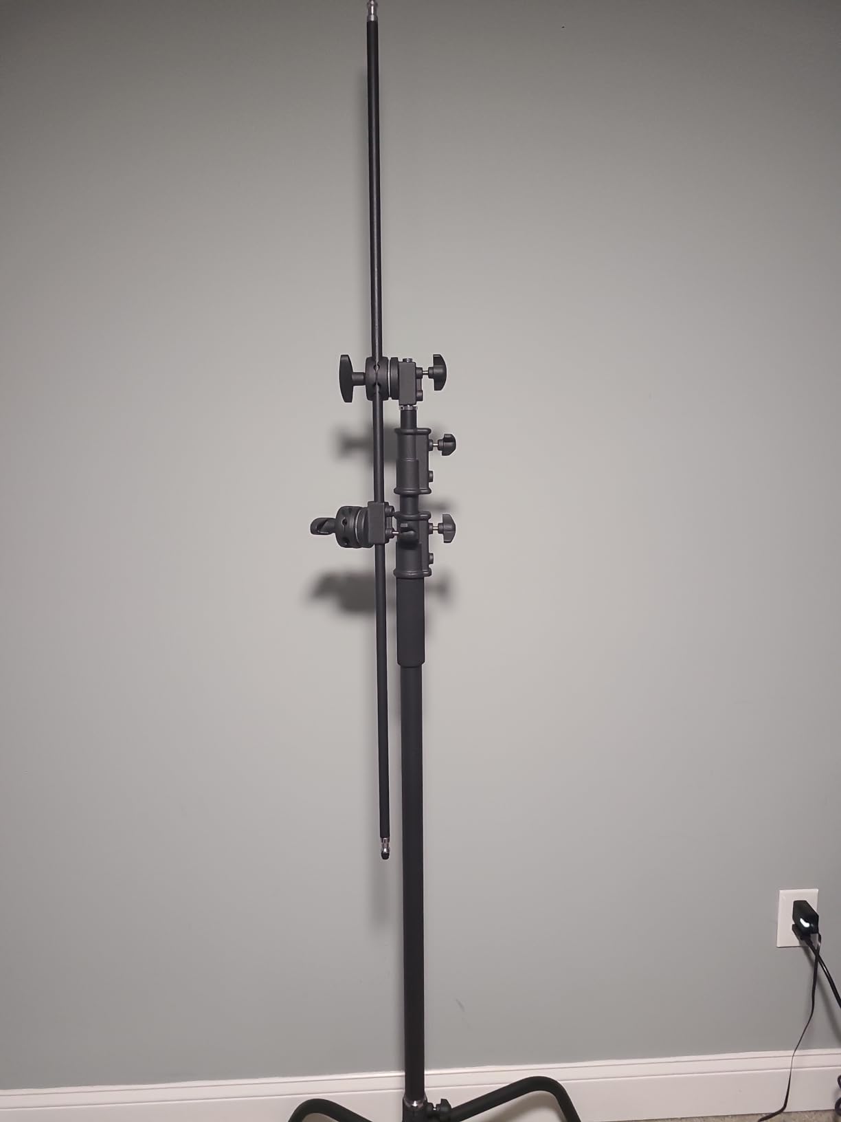 Soonpho 2 Pack 100% Heavy-Duty Steel C-Stand, Pro Photography Light Stand with 3.5'/108cm Extension Arm, Grip Head, Turtle Base for Studio Monolight, Softbox, Reflector, Max Height 10'/305cm – Black customer photo 2