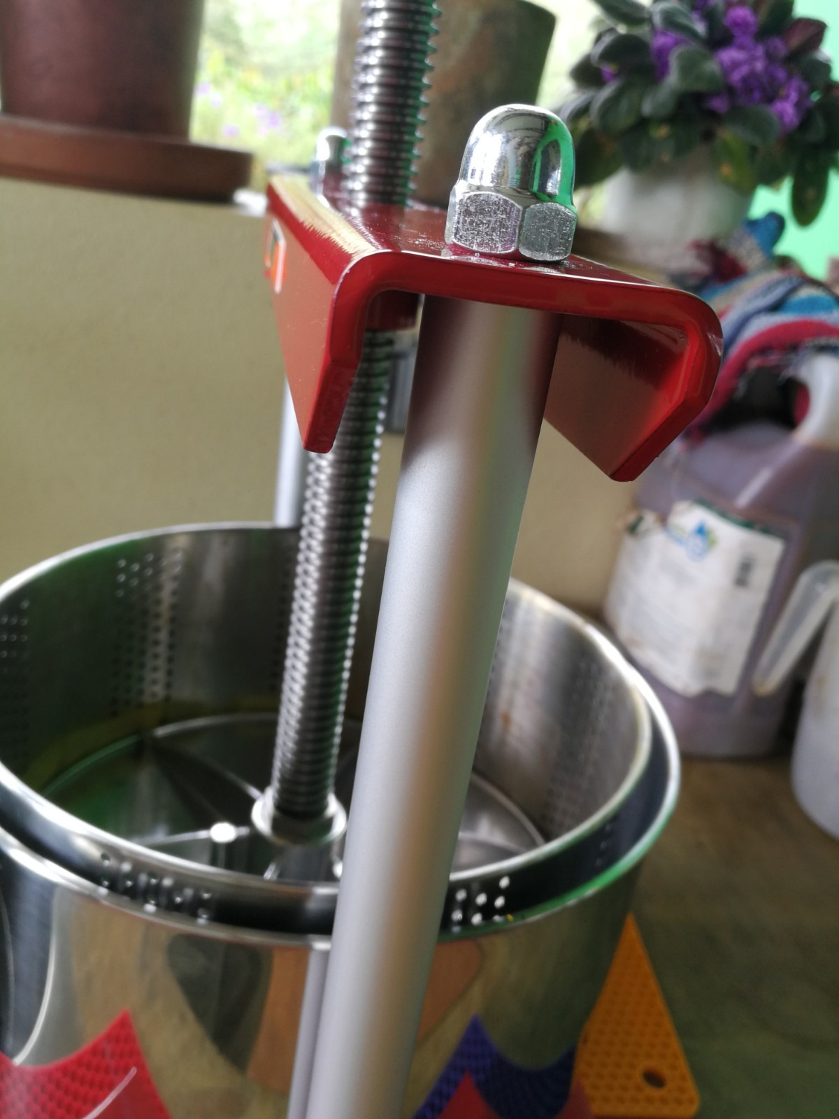 SQUEEZE master Cheese Tincture Herb Fruit Wine Manual Press -1.6Gallon/ 6 Litre-Power Ball Handle-Stainless Steel & Iron for Juice,Cider,Wine,Olive Oil-Blue customer photo 2