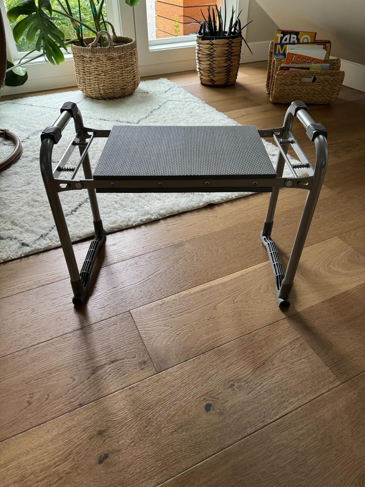 Aimerla Foldable Garden Kneeler Seat Heavy Duty [Upgraded Widened Thick Kneeling Pad] Garden Stool with Large Garden Tool Bags with Pockets - Portable Garden Bench Gardening Gifts for Parents customer photo 1