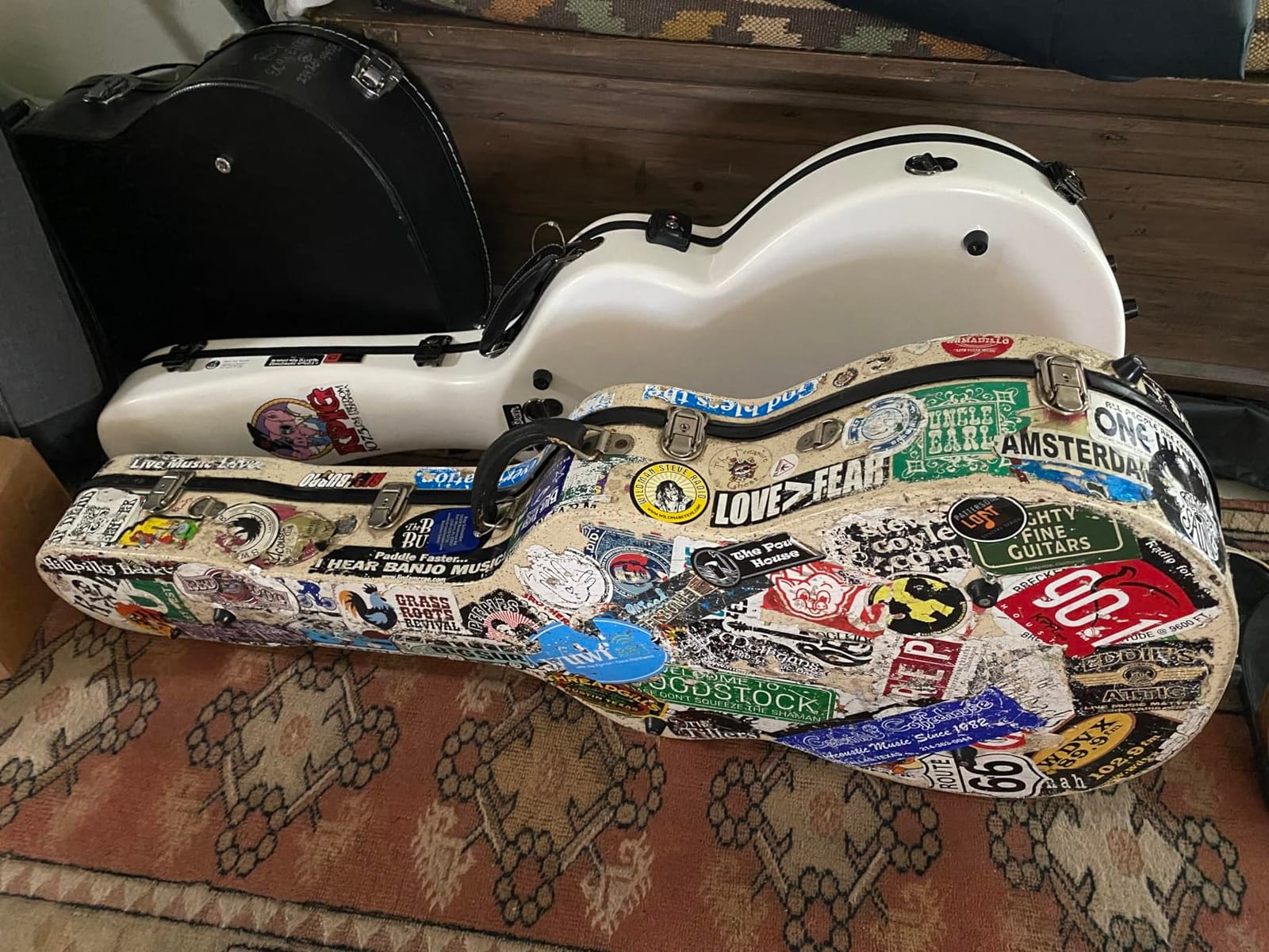 Crossrock Les Paul Fiberglass Guitar Case with TSA Lock | Red Gloss, Red Velvet Interior, Backpack Straps - Deluxe Hardshell for Air Travel (CRF2020LRD) customer photo 1