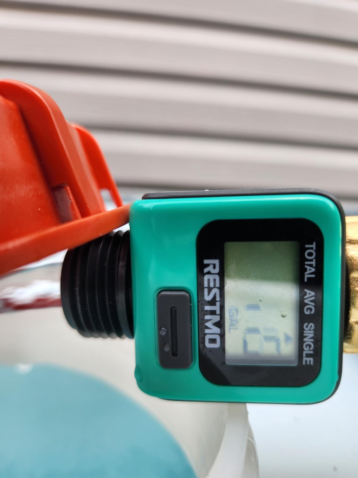 RESTMO Water Flow Meter with Brass Inlet Metal Thread, Measure Gallon/Liter Consumption and Flow Rate for Outdoor Garden Hose Watering, RV Water Tank Filling, Lawn Sprinkler and Nozzle Sprayer customer photo 1