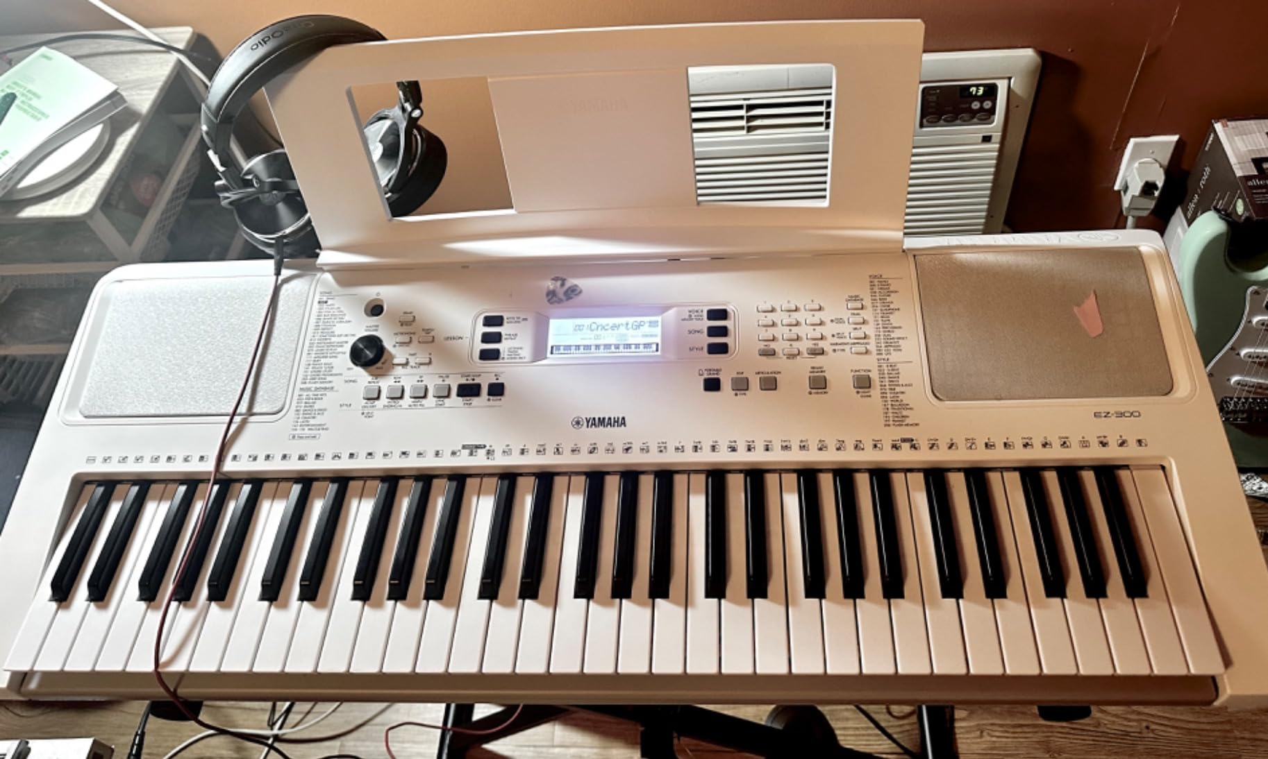 Yamaha EZ300 61-Key Portable Keyboard with Lighted Keys and PA130 Power Adapter customer photo 2