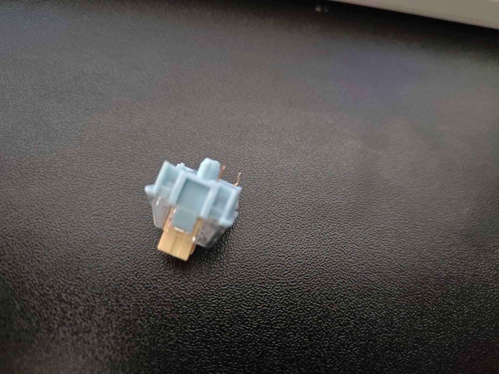 EPOMAKER Silent Mechanical Keyboard Switches Set - 35 Pieces Factory Pre-Lubed, 5-Pin Linear/Tactile Switches for Custom Mechanical Keyboards (Sea Salt (Linear Silent)) customer photo 2