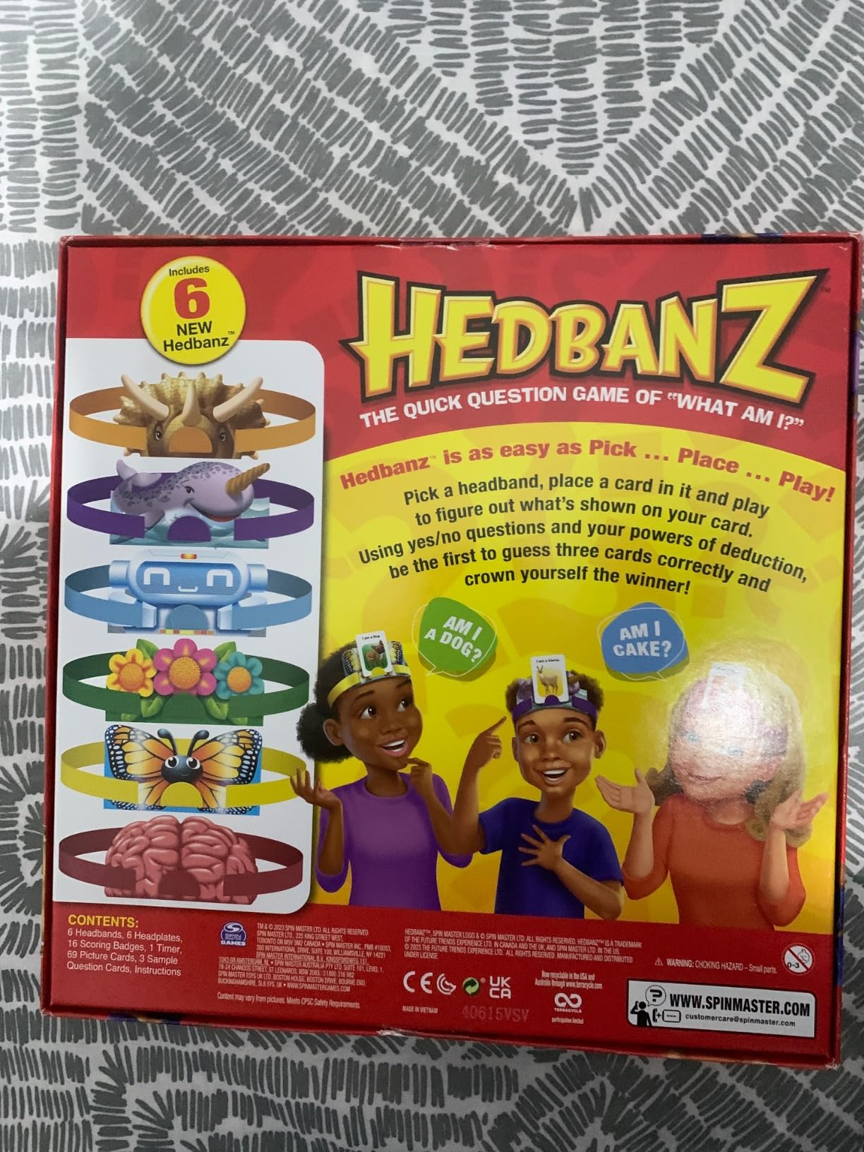 Spin Master Games Hedbanz Picture Guessing Game for Family Game Night customer photo 1