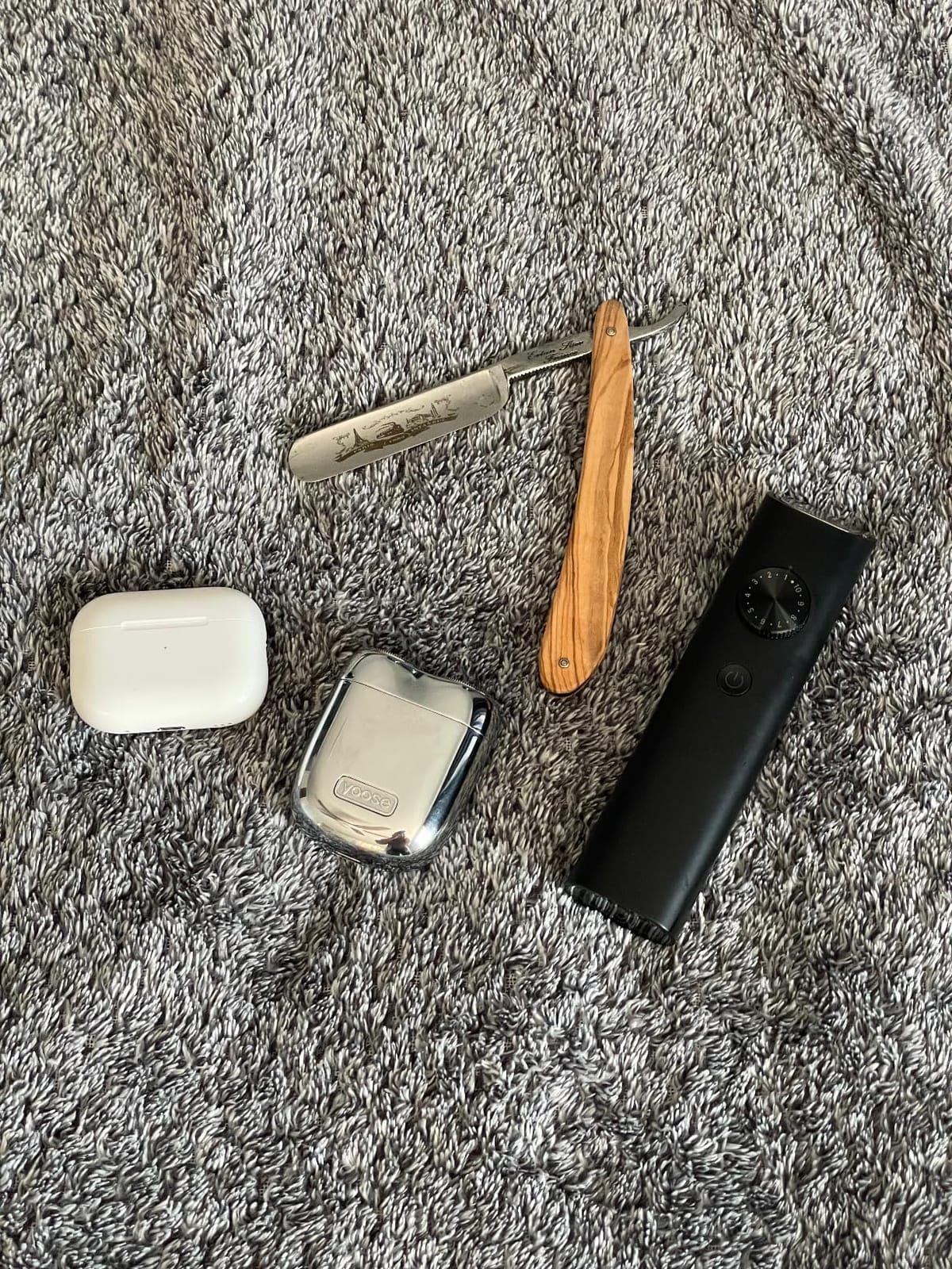yoose Mini Shaver, Portable Electric Razor for Men, Silver customer photo 2