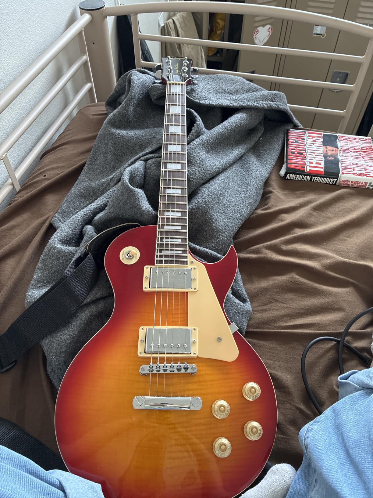 Leo Jaymz SC Series Electric Guitar - Mahogany Body, Laurel Fingerboard, Dual Humbuckers, Tune-O-Matic Bridge, C Neck, 18:1 Tuners (Sunburst) customer photo 1