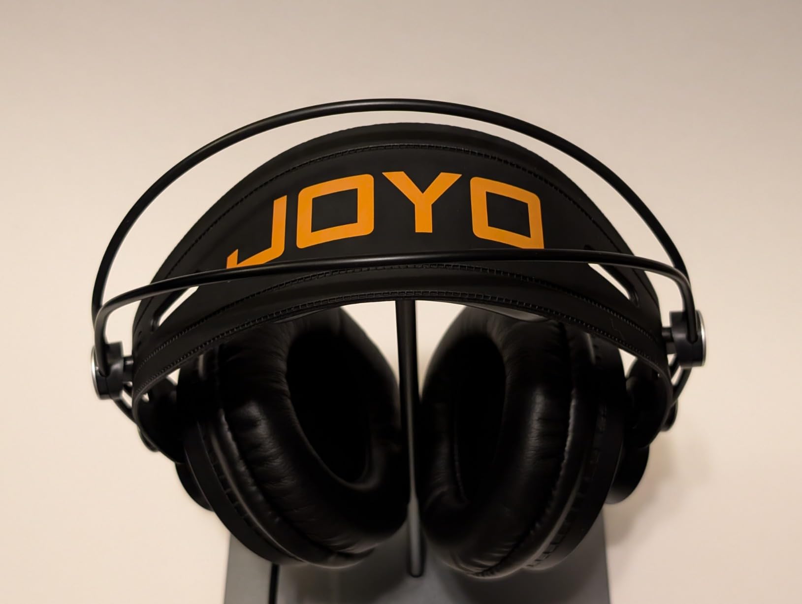 JOYO Studio Monitor Headphones, 50mm Drivers Over-Ear with Passive Noise Isolation, Flat Response for Recording/Mixing/Guitar Amp/Podcast, 3.5mm & 6.35mm Adapter (JMH-02) customer photo 1