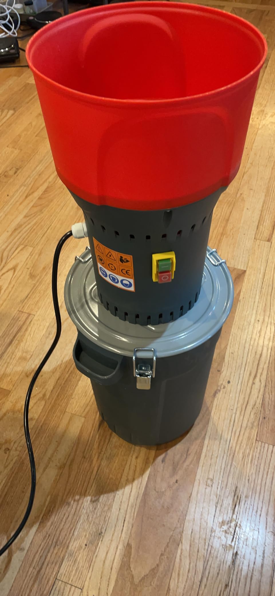 6.6 Gallon Electric Corn Grinder Mill for Chicken Feed, Grain Mill Grinder with 7 Sieves, Heavy Duty Feed Grinder for Corn, Wheat, Rice, Flour, Livestock Feed, Farm & Homestead Use-Red customer photo 1