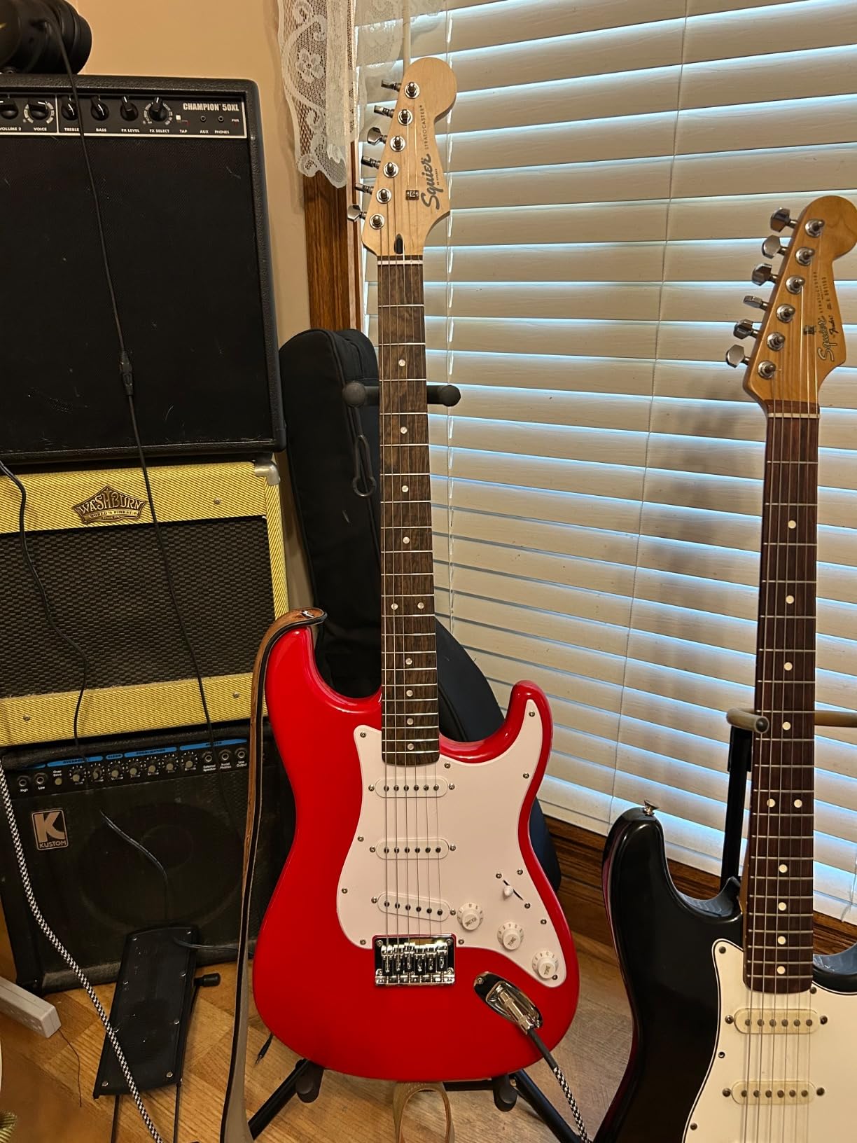Fender Squier Sonic Stratocaster Pack - Sapphire Blue Transparent Bundle with Frontman 10G Amp, Gig Bag, Instrument Cable, Strap, Tuner, Picks, and Austin Bazaar Instructional DVD customer photo 1