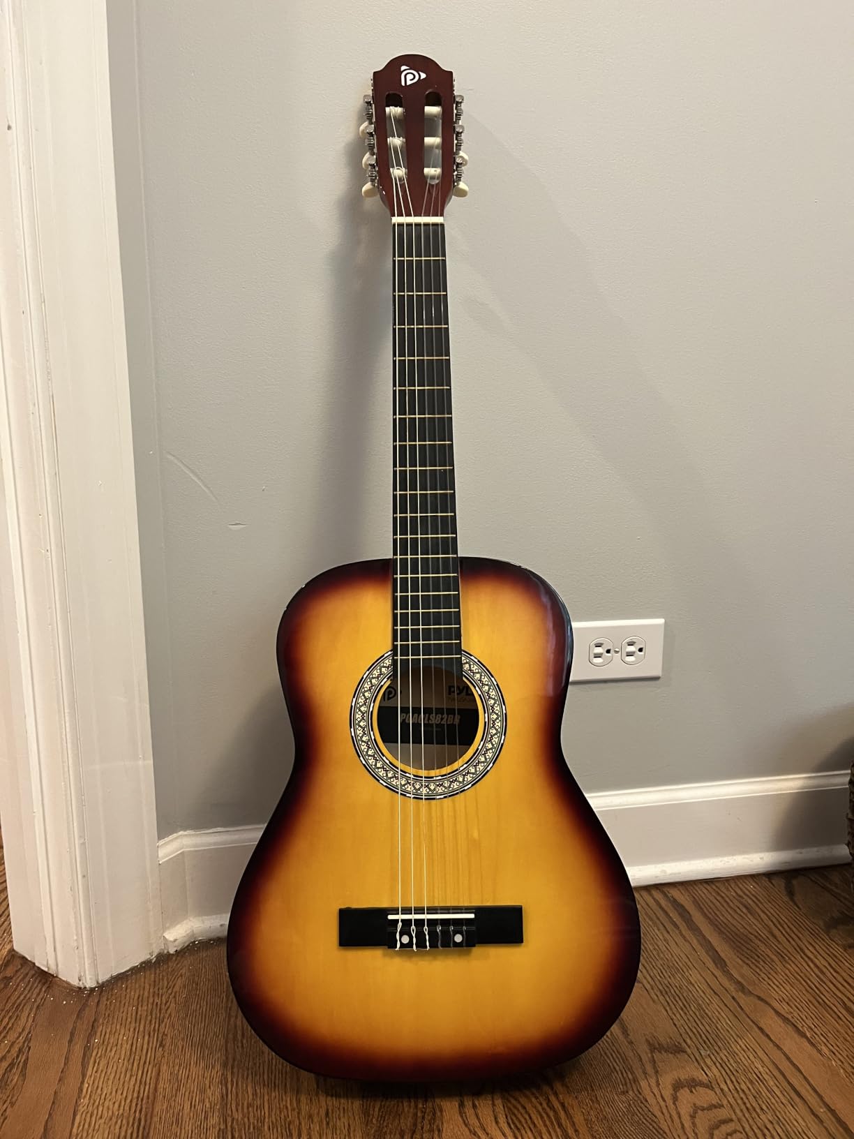 Pyle 36-Inch Beginner Classical Acoustic Guitar Kit, 3/4 Size Junior Nylon String Guitar for Kids and Adults, Includes Gig Bag, Strap, Spare Strings, Picks, Cleaning Cloth, 18 Frets, Brown Burst customer photo 1