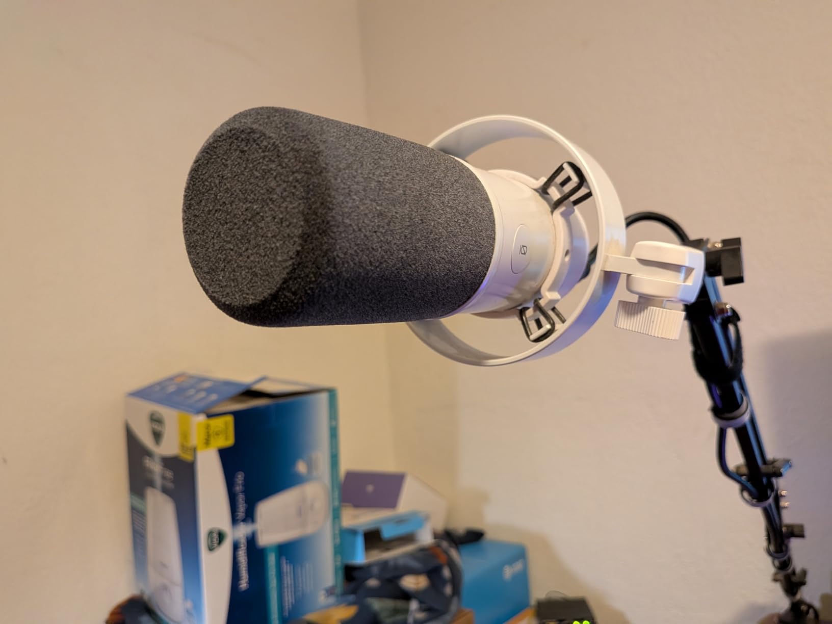 FIFINE AmpliTank K688W Studio XLR Dynamic Microphone customer photo 1