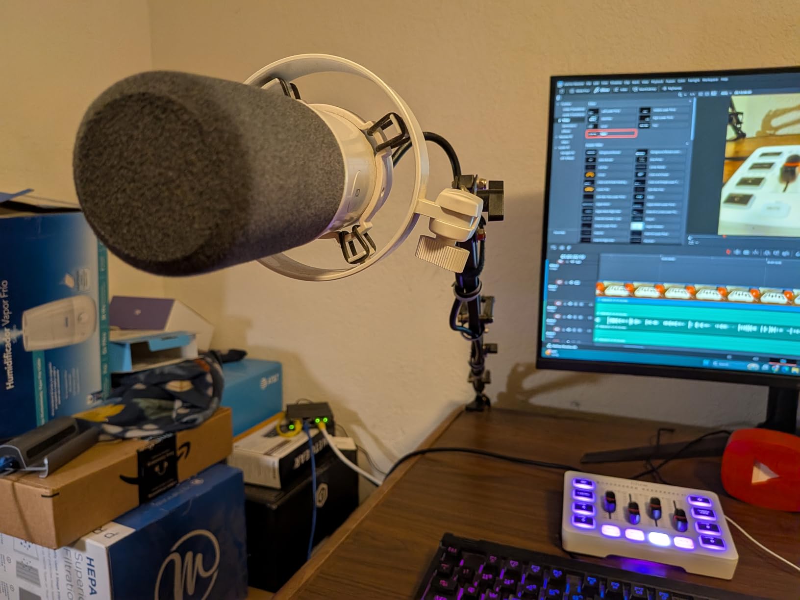FIFINE AmpliTank K688W Studio XLR Dynamic Microphone customer photo 2