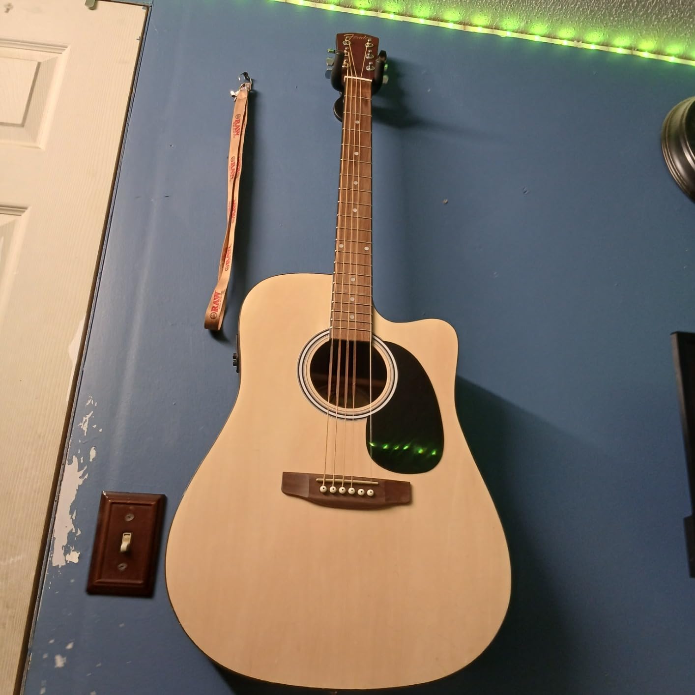 Fender FA-25CE Dreadnought Acoustic Electric Guitar, Beginner Guitar, with 2-Year Warranty, Includes Built-in Tuner and On-Board Volume and Tone Controls, Comes with Free Lessons, Sunburst customer photo 2