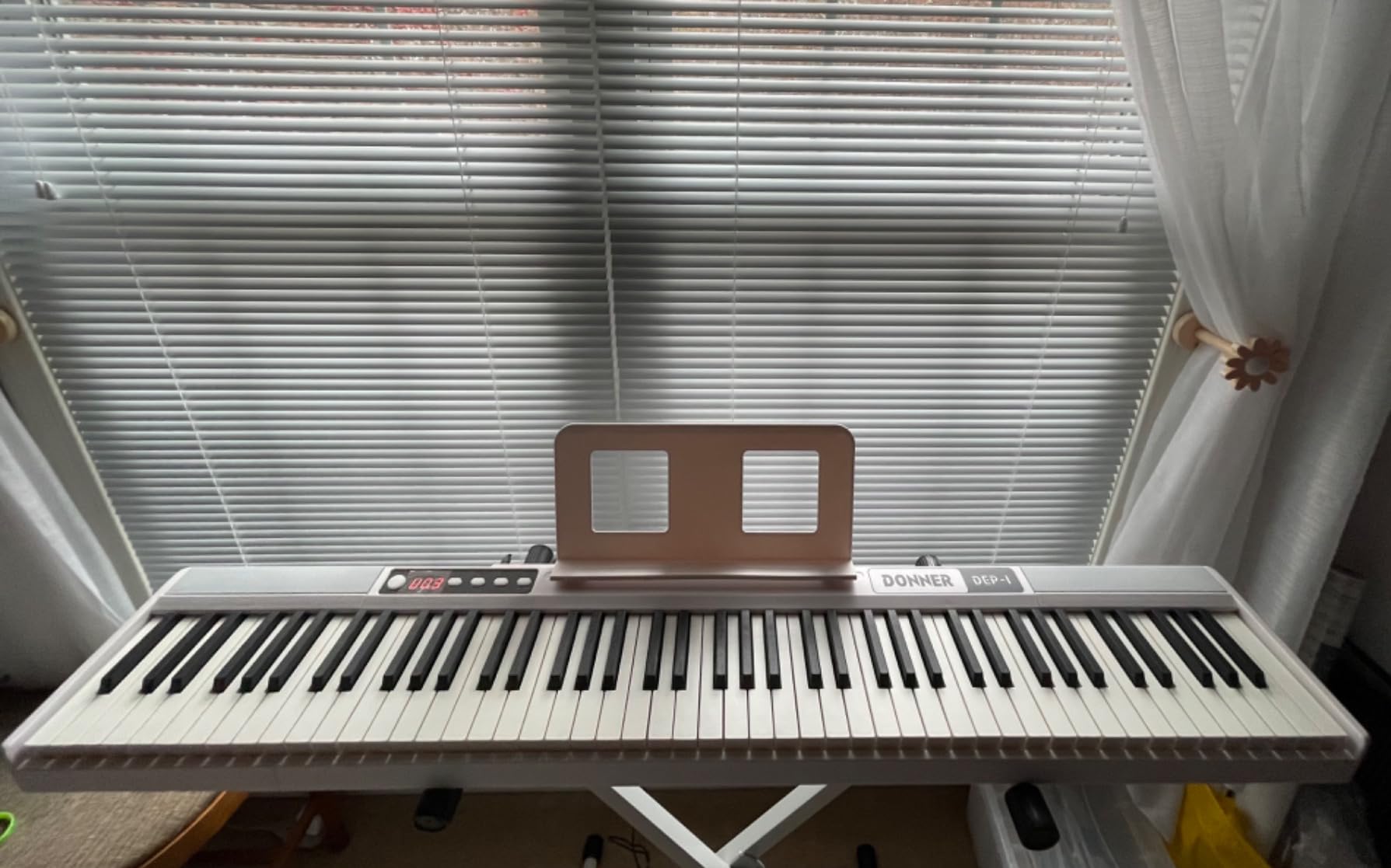 Donner Piano Keyboard 88 Keys, Beginner Digital Piano Velocity-Sensitive Keys, Portable Electric Piano with Stand, Sustain Pedal, Carrying Case and Keyboard Stickers, DEP-1 customer photo 1
