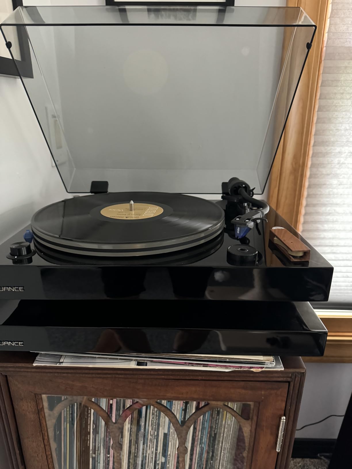 Fluance IB40 Turntable Isolation Base Anti-Vibration Wood Platform for Enhanced Sound Clarity and Superior Damping with Height Adjustable Feet, Bubble Level, Universal Compatibility - Piano Black customer photo 1