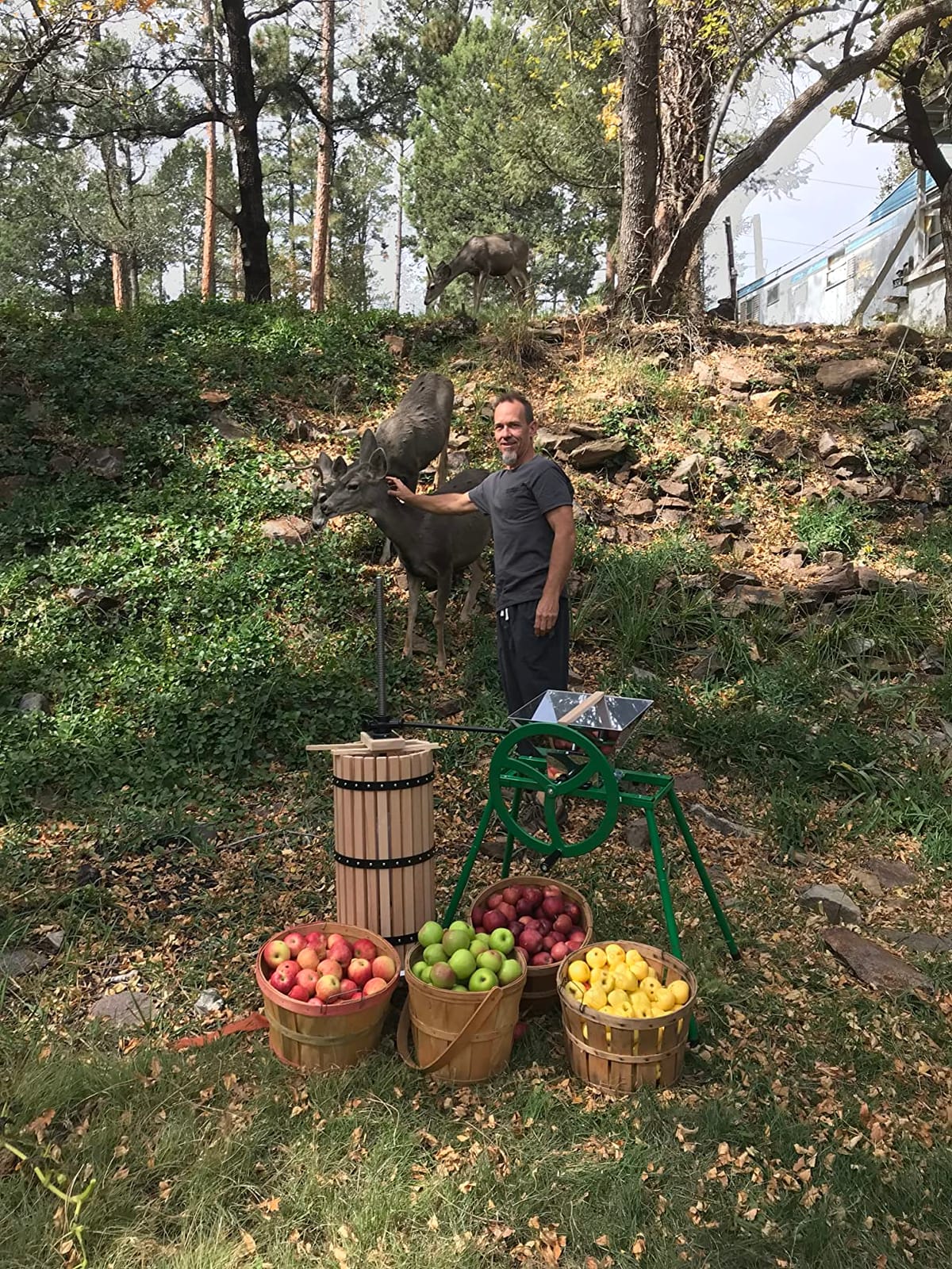 SQUEEZE master Fruit Apple Cider Wine Classic Press-Blue-1.6 Gallon/6L-Solid Wood Basket-Vintage traditional juicer-Pole Handle Bar for Juice,Wine,Cider-1 free filter bag included customer photo 2