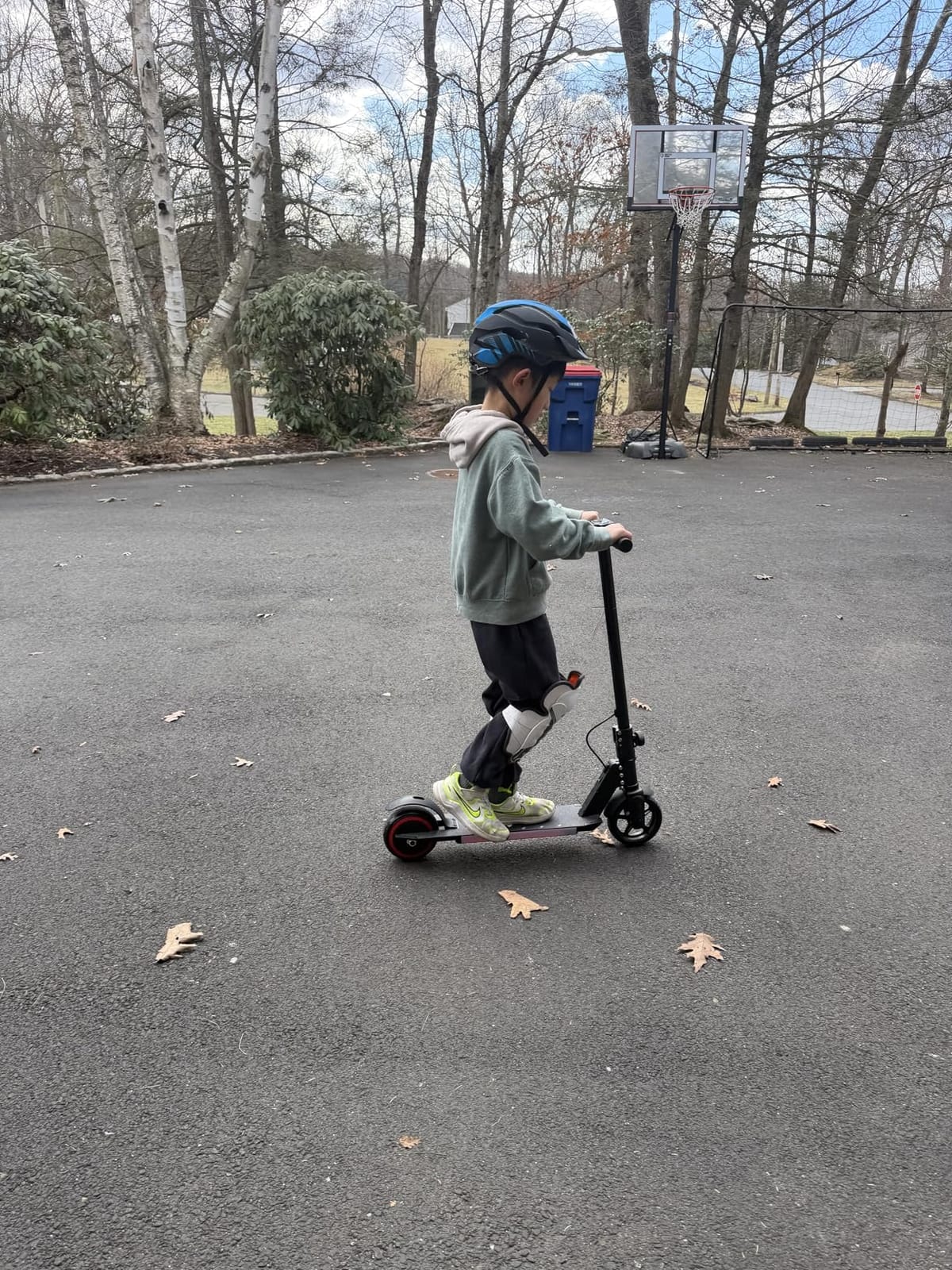Classic Foldable Electric Scooter for Kids, Bright Front Lights, Shining Pedal Lights, LED Display, Dual Brakes 150W Motor Kids Electric Scooter, UL2272 Certified customer photo 1