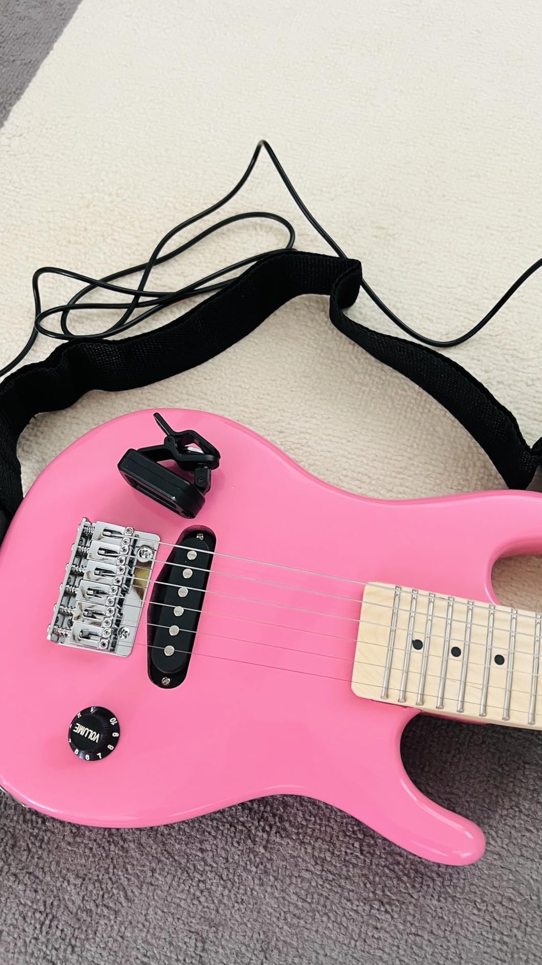 30 Inch Kids Electric Guitar Beginner Kits ST Style Mini Electric Guitar for Boys Girls, Electric guitar Starter Kit w/ 5W Amplifier, Strap, Gig Bag, Strings, tuner, Picks (Black) customer photo 2