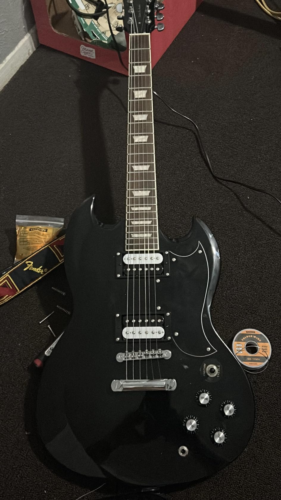 Leo Jaymz 39 Inch Solid Body Electric Guitar - Poplar Wood Body, Maple Neck and Laurel Wood Fretboard (Green Flame) customer photo 1