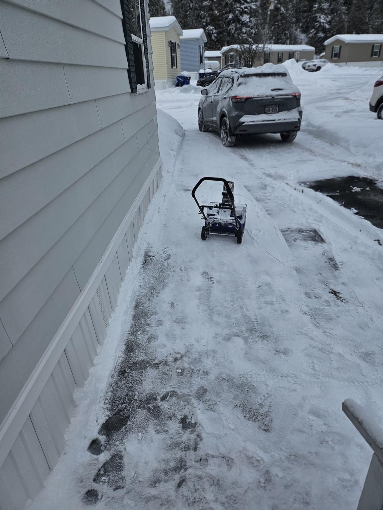 Westinghouse WSnow18 48V Cordless Snow Blower 18 Inch Kit, Steel Auger, LED Light, 1200W Brushless Motor, 25ft Throwing Distance, Plows 650lbs/min, Compatible with Snow Joe Batteries customer photo 2