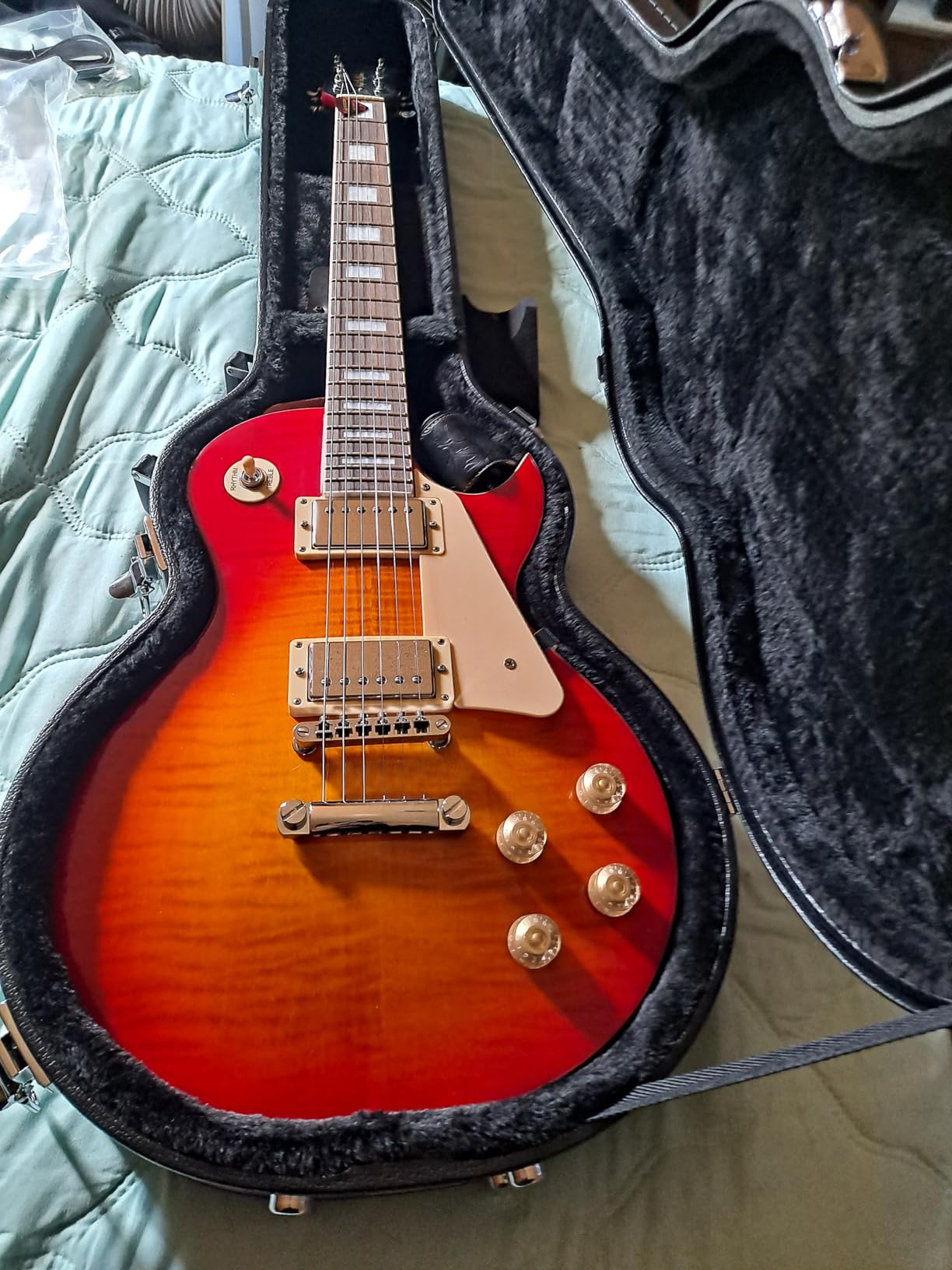 Leo Jaymz SC Series Electric Guitar - Mahogany Body, Laurel Fingerboard, Dual Humbuckers, Stainless Steel Frets, Tune-O-Matic Bridge, C Neck, 18:1 Tuners (Violet Flame) customer photo 1