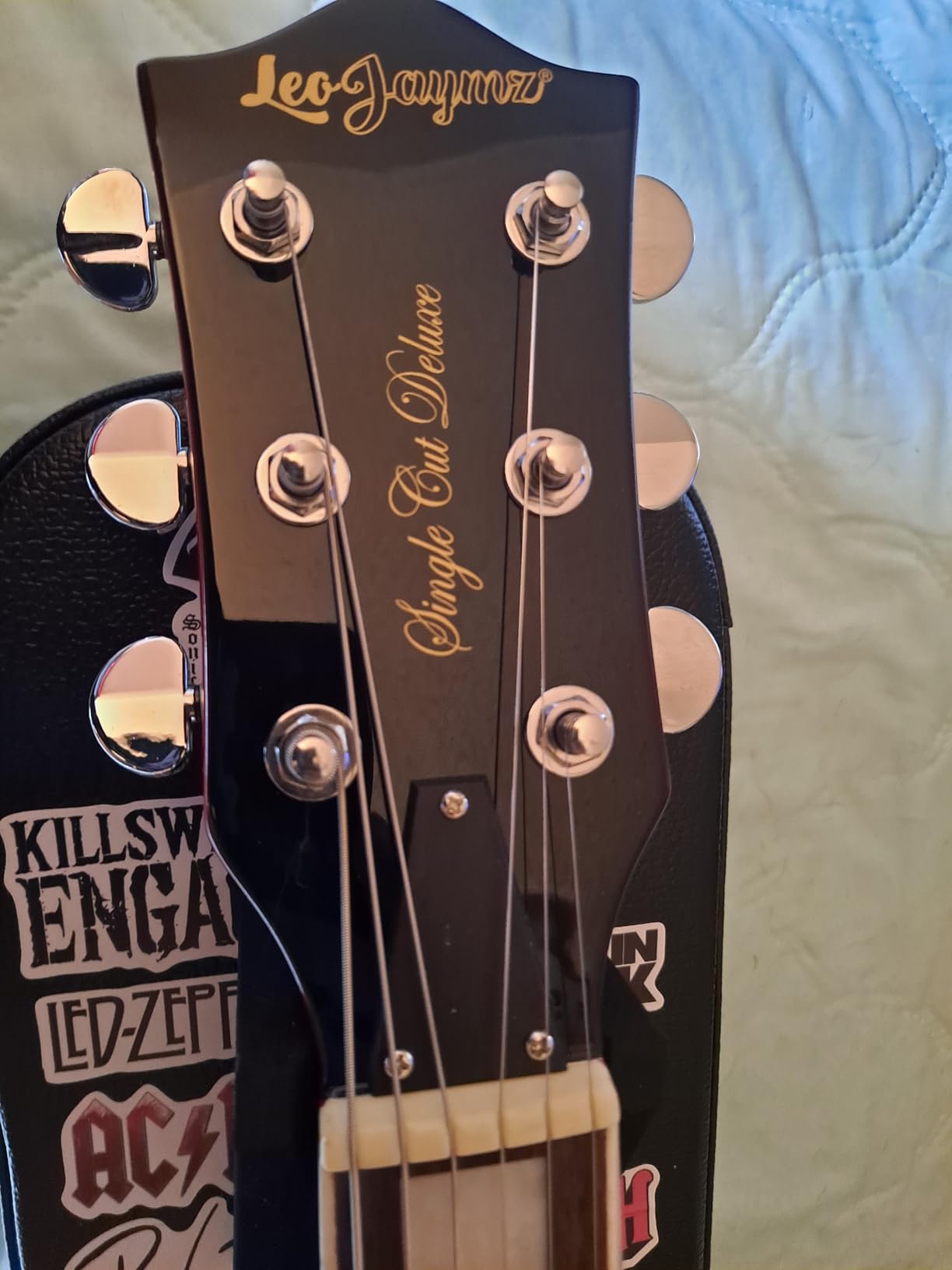 Leo Jaymz SC Series Electric Guitar - Mahogany Body, Laurel Fingerboard, Dual Humbuckers, Stainless Steel Frets, Tune-O-Matic Bridge, C Neck, 18:1 Tuners (Violet Flame) customer photo 2