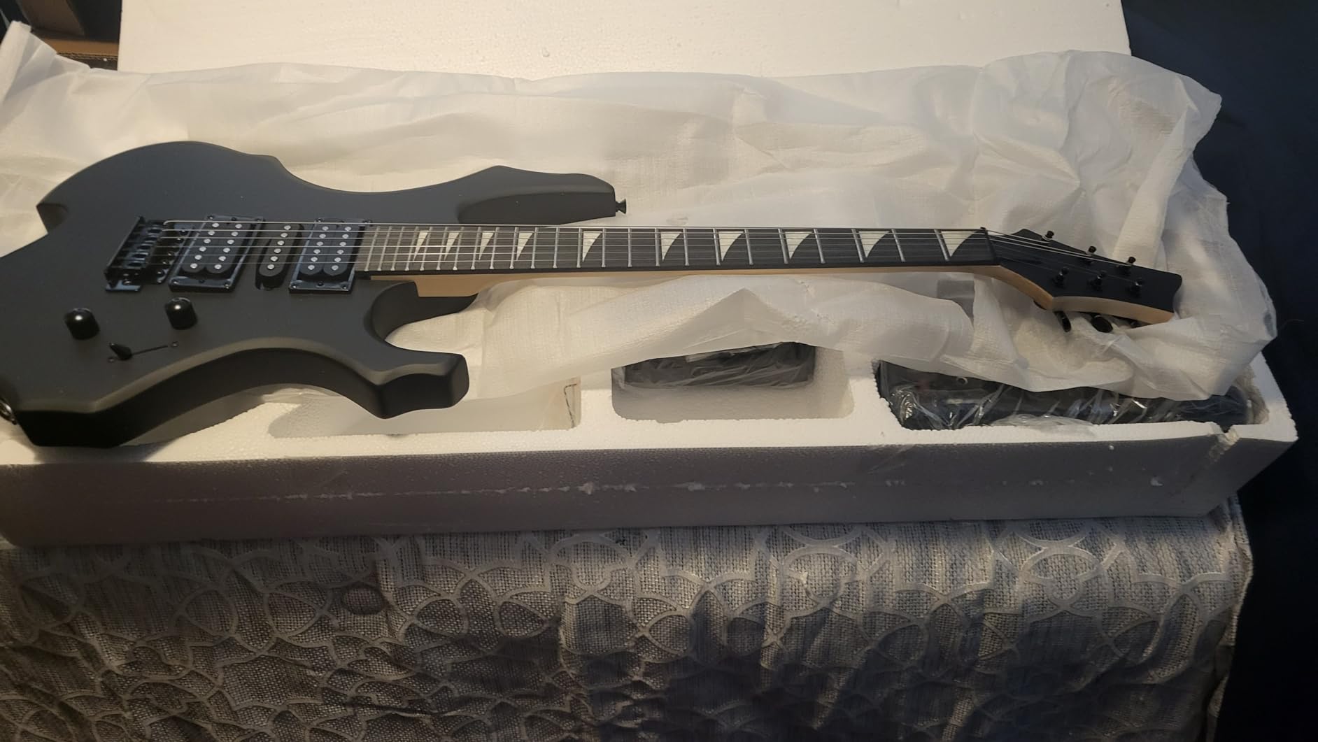 Ktaxon Burning Fire Design Full Size Electric Guitar Kit, Lightning Black, 39-inch Beginner Guitars Set customer photo 2