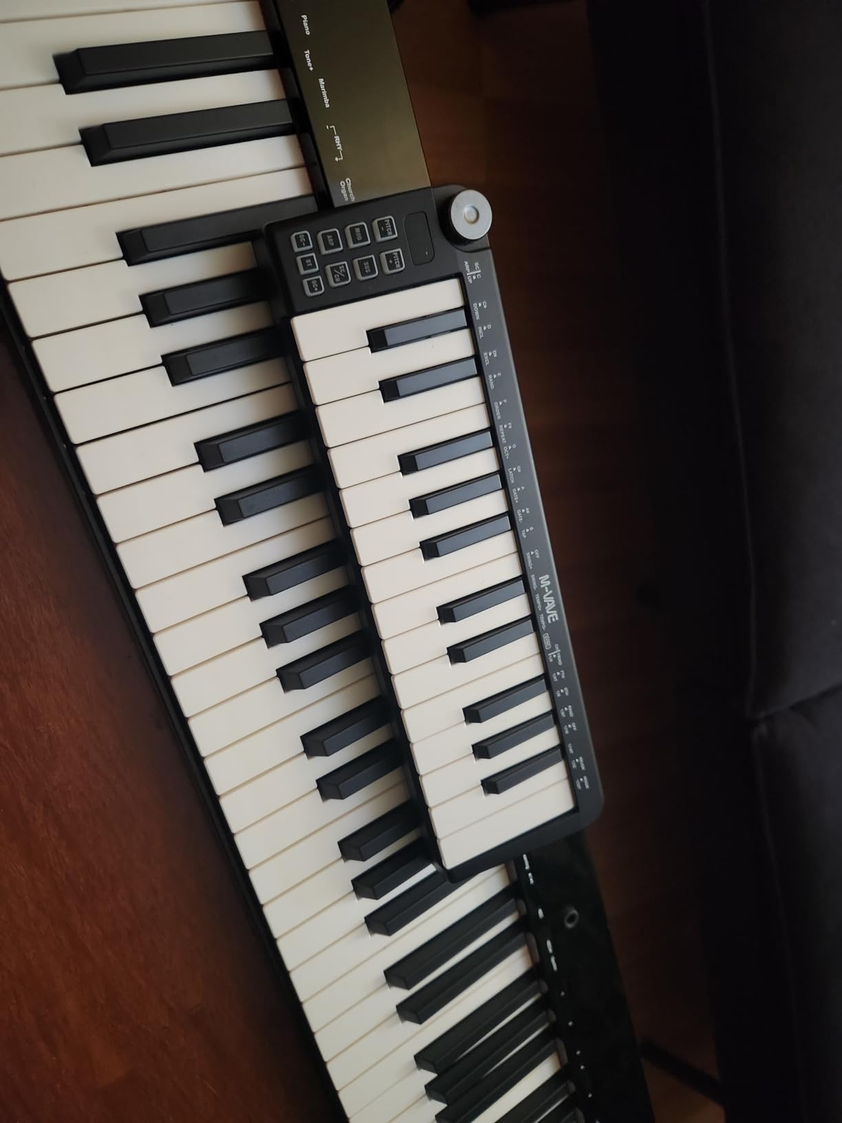 M-VAVE 25 Keys Mini Keyboard - Professional Beat Maker and Keytar with Built-in Battery Wireless Connect customer photo 2