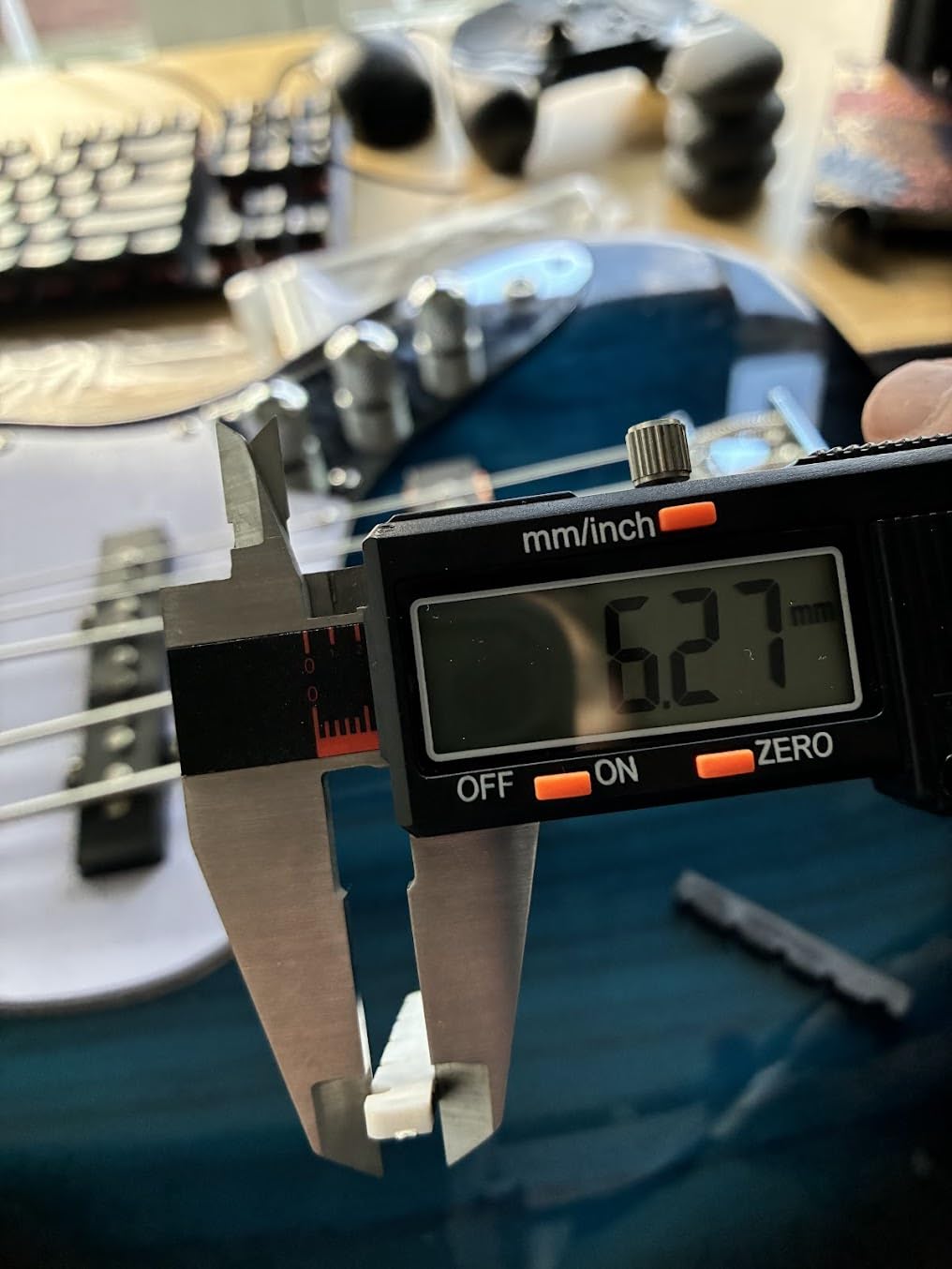 Glarry 5 String Electric Bass Guitar, Full Size Right Handed Rosewood Fretboard Bass Kit (GJazz - Dark Blue) customer photo 2