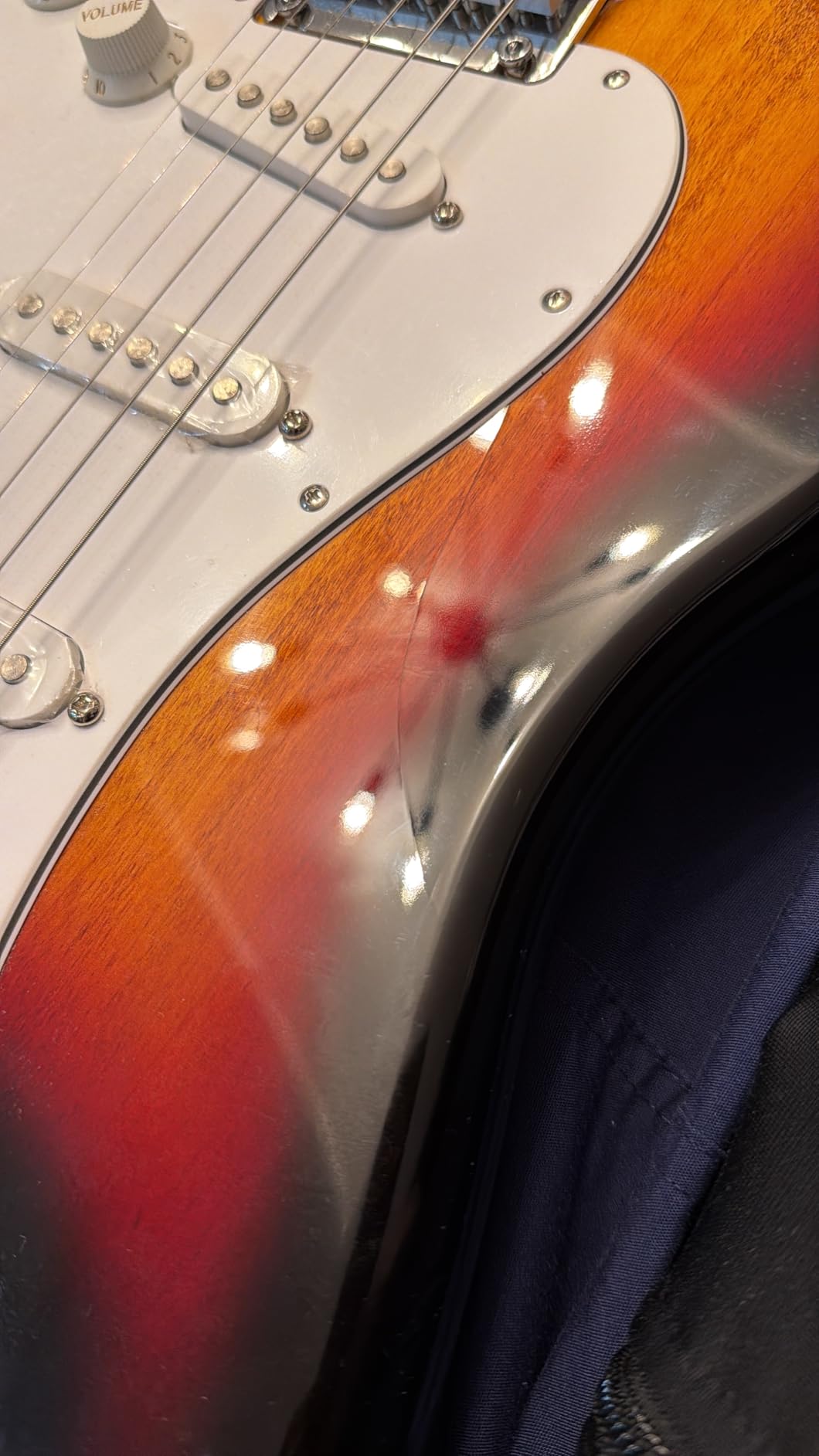 Fender Standard Stratocaster, Maple Fingerboard, White Pickguard, Olympic White customer photo 1