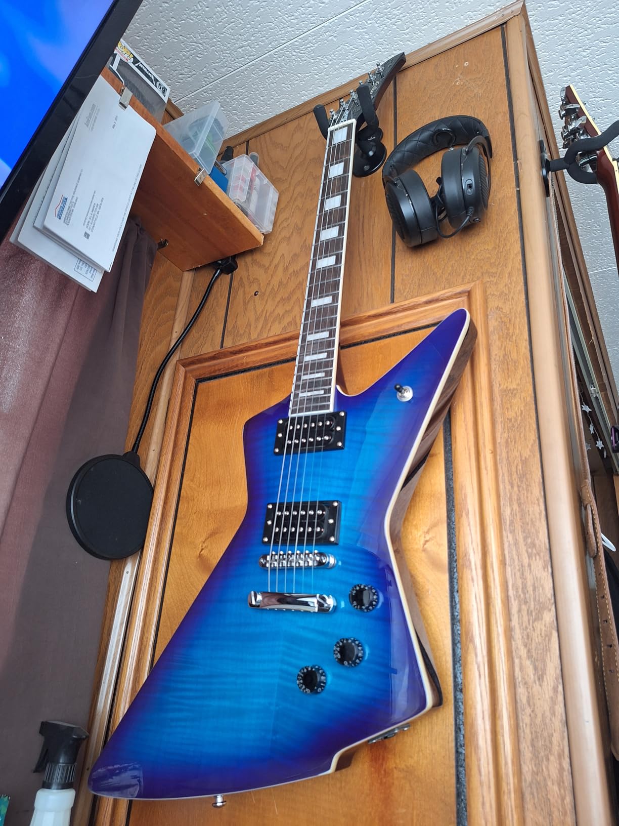 Firefly FFLX Solid Body Electric Guitar, Mahogany Guitar body, Stainless steel and ball end frets, rosewood fretboard (Gloss Cream Color) customer photo 1