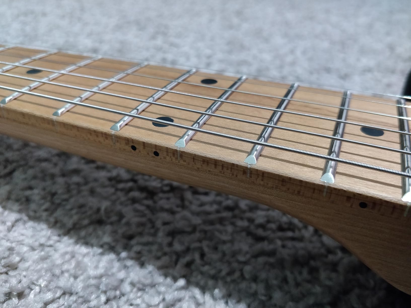 Grote Electric Solid Body Guitar Modern-GST For Beginners (Noble Blue) customer photo 2
