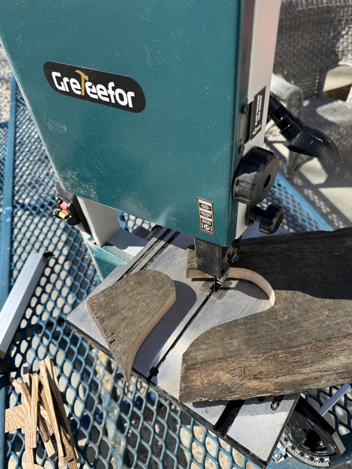 3 Amp 9-Inch Benchtop Band Saws, 2-Speed (1700/2500 FPM) with 360° Work Light, Miter Gauge & Rip Fence, Steel Base, Woodworking Band Saws customer photo 2