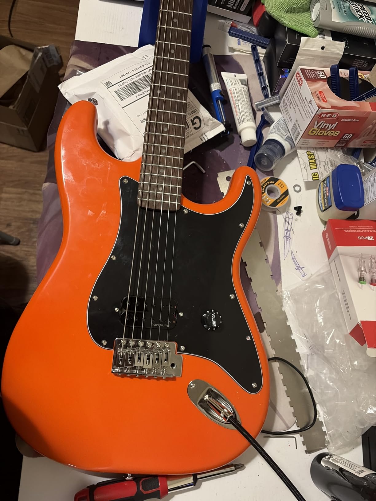 AKLOT Beginner Electric Guitar Kit: 10W Amp, Coil-Split HSS Pickups, Lesson Book, Roasted Maple Neck, Gig Bag, Tuner, Strap, Picks, Stryde Phantom Black customer photo 2