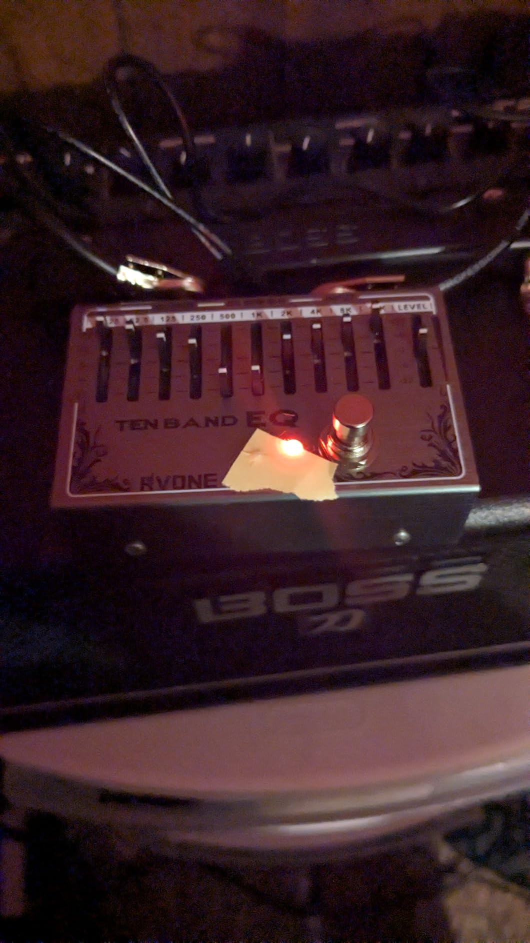 RVONE 10-Band Equalizer Pedal | Low-Noise EQ Pedal for Guitar, Bass & Pedalboards | True Bypass for Pure Signal Effects Chain | Live Stage, Studio Recording & Mixing (31.25Hz-16kHz ±12dB) | Portable customer photo 1