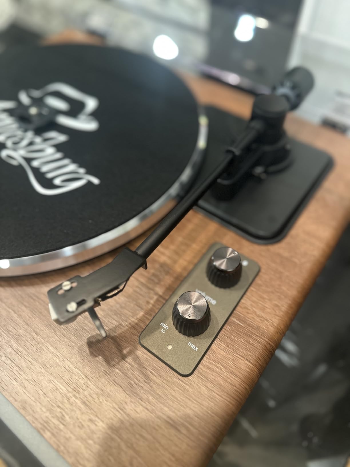 Annesburg Vinyl Record Player, Hi-Fi Bluetooth Turntable with Speakers | Adjustable Counterweight, 33/45 RPM, AT3600L Stylus, Automatic Stop, RCA output Vintage Phonograph Home Decor customer photo 2