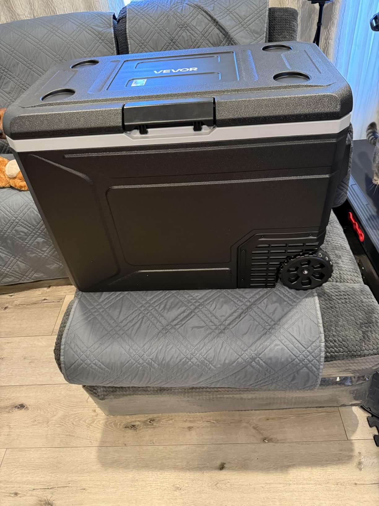 VEVOR 12 Volt Car Refrigerator, 100.4QT/95L Portable Car Fridge Dual Zone customer photo 1