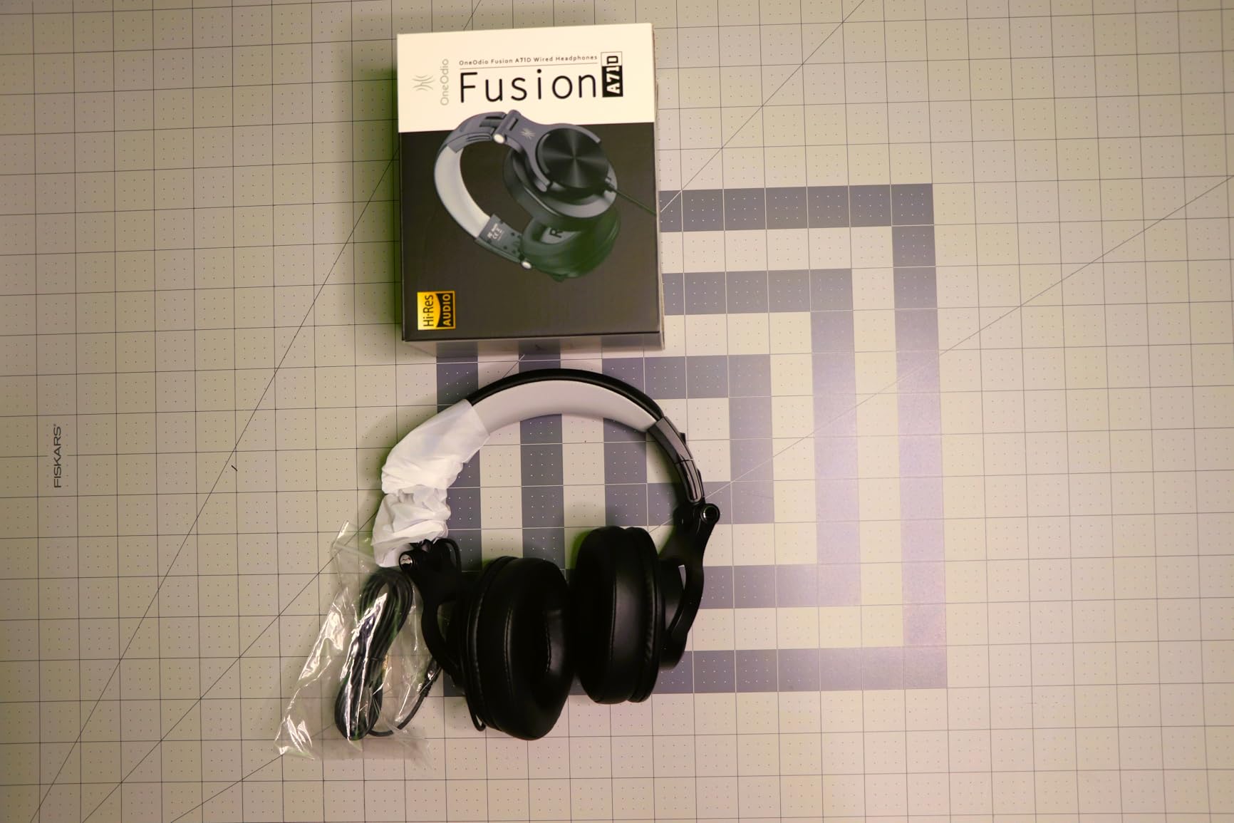 OneOdio A71D Wired Over-Ear Headphones, Hi-Res DJ Studio Headphone | Foldable monitor design with 3.5/6.35mm plugs for DJing, recording, podcasting, mixing, PC listening and guitar amps. customer photo 1