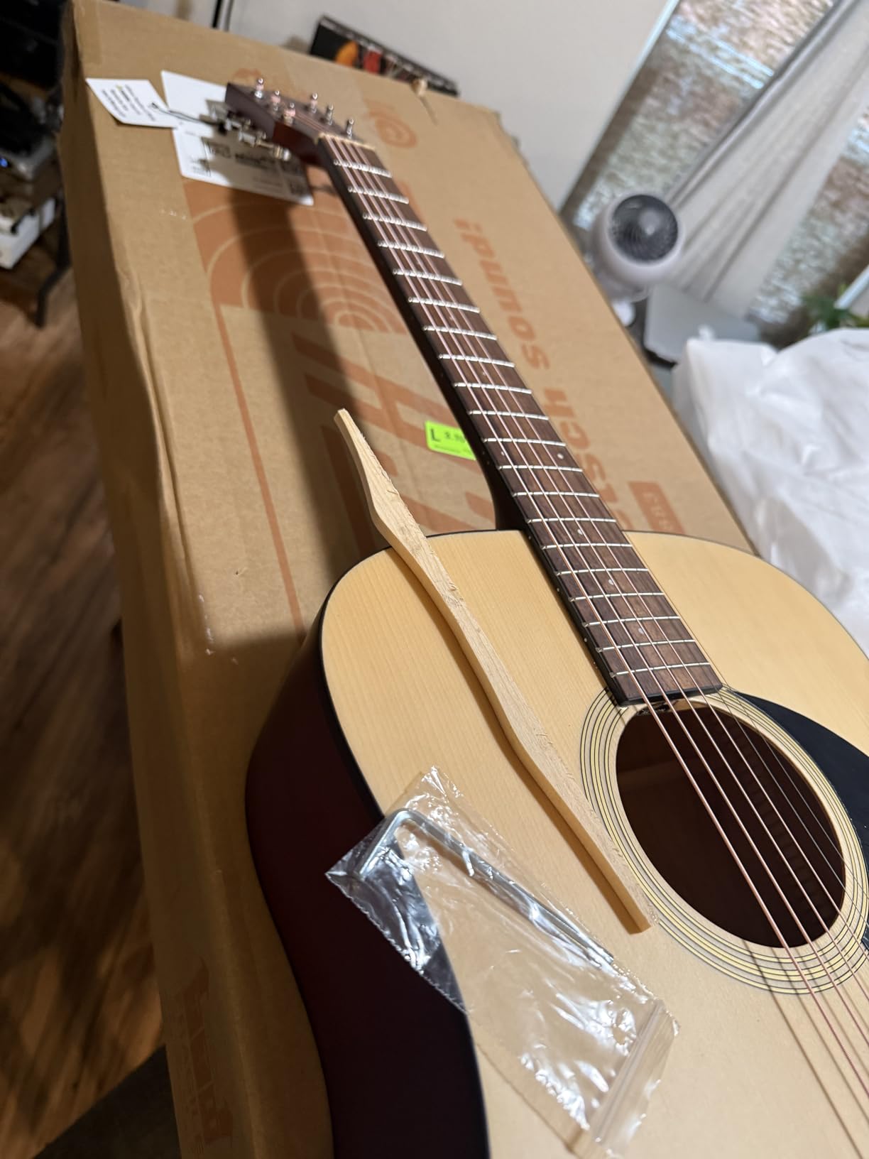 Gretsch Prelude D100 Dreadnought Acoustic Guitar, Beginner Guitar, Black customer photo 2