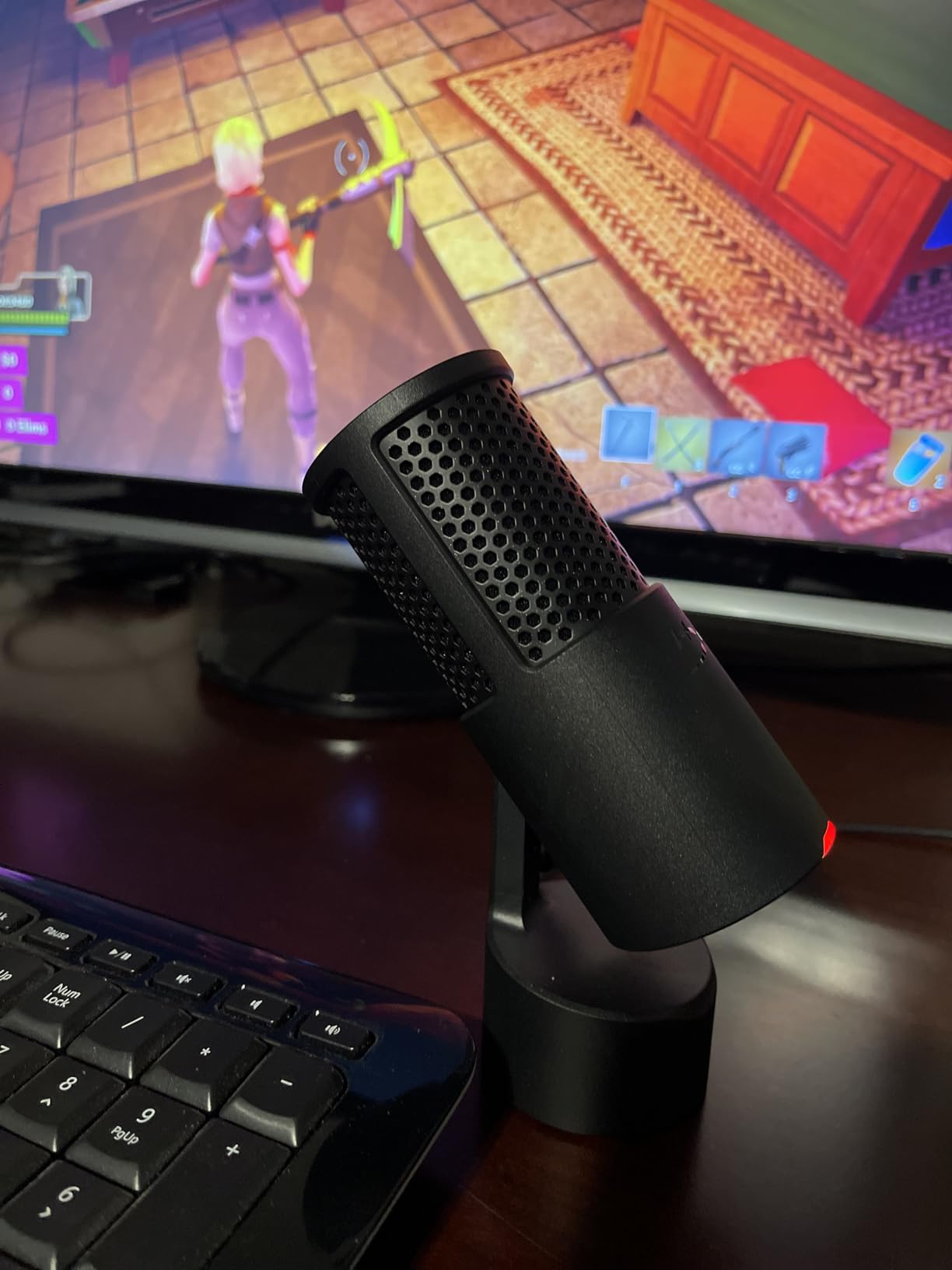 HyperX SoloCast 2 - Gaming USB Condenser Mic for PC, USB-C to USB-A, Built-in Pop Filter, Internal Shock Mount, Plug and Play, 24-bit / 96kHz, Compact Tiltable Stand - Black customer photo 1