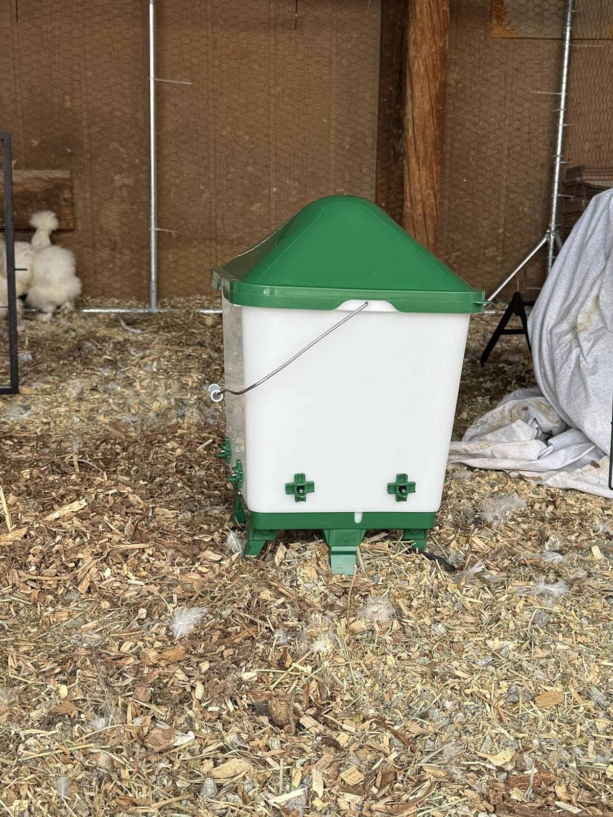 Hen's Choice 5 Gallon Chicken Waterer with 8 Drinker Nipples, Anti-Roost Lid, Top Fill Design, Heavy Duty Legs customer photo 1