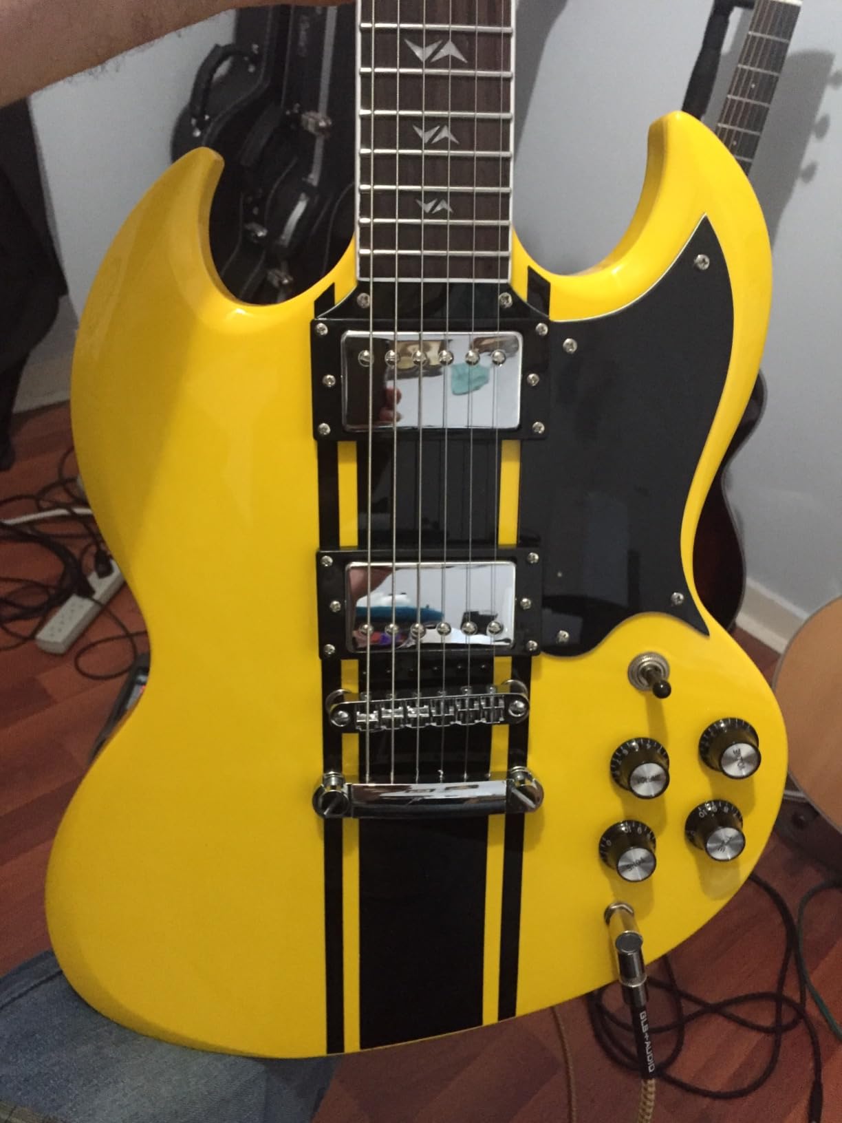WestCreek RACER Solid Body Electric Guitar | Rounded End Frets, Bone nut, Rosewood Fingerboard, Mahogany Body (Black-Red Stripe) customer photo 1