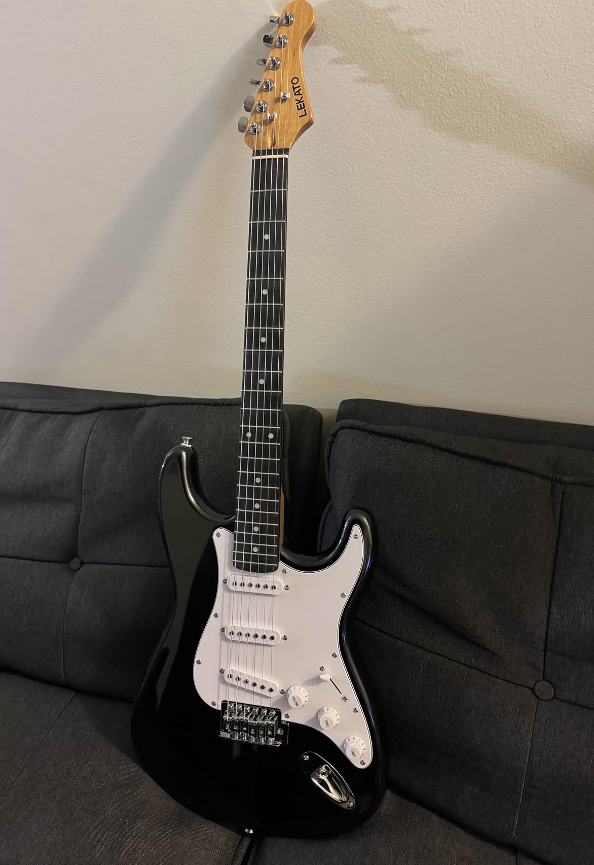 LEKATO Beginner Electric Guitar Kit 39 Inch Full Size Solid Body Guitar SSS for Starter Roasted Maple Neck Stainless Steel Frets, 5w Plug-in Amp, Bag, Tuner, Capo, Strap, Picks, String, Cable - Black customer photo 2