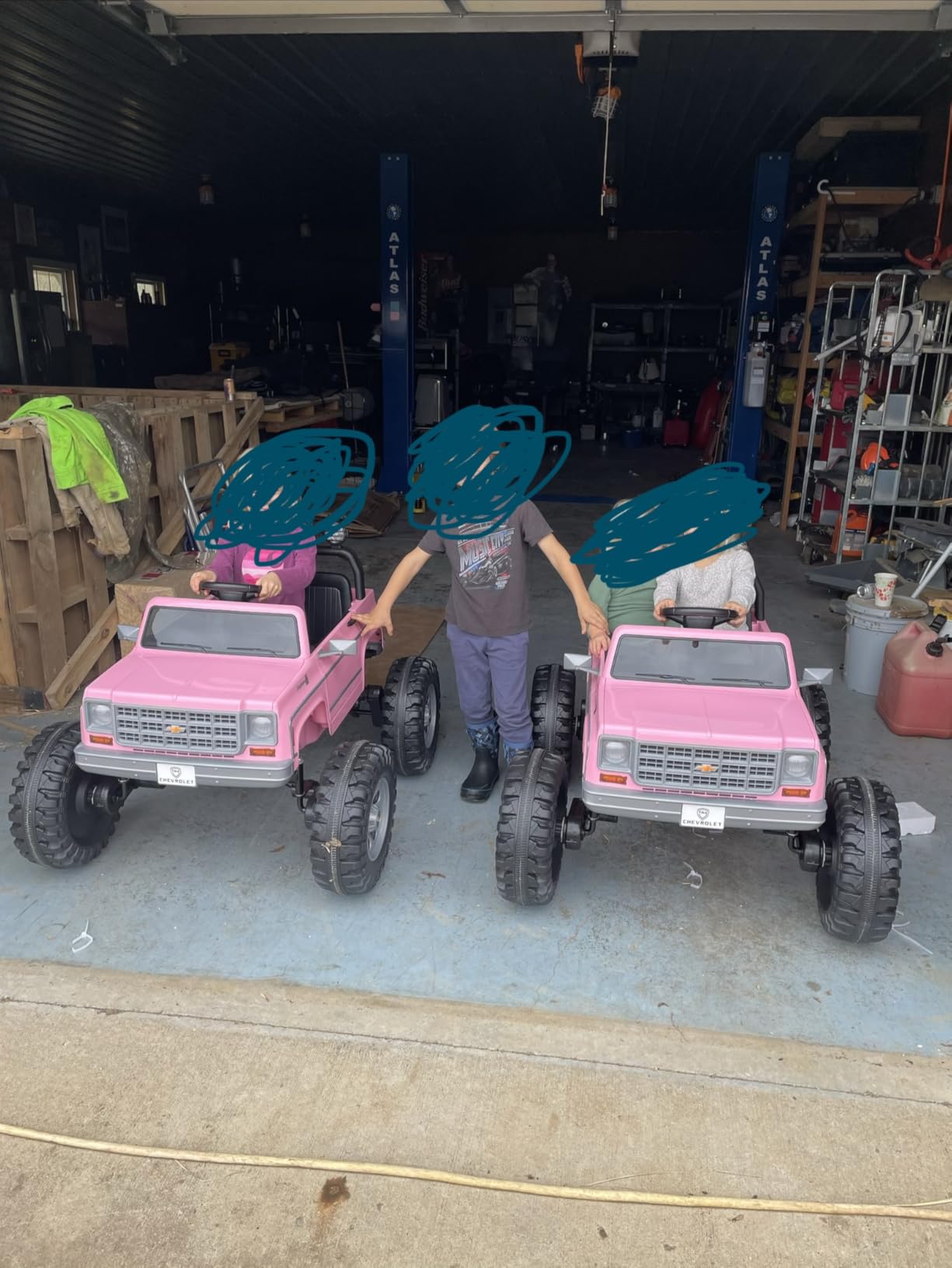 24V Ride on Licensed Chevrolet Monster Truck Car w/4 * 200W Motors(4WD), 24 Volt Ride on Toys Power Big Wheels for Big Kids, Blue customer photo 1