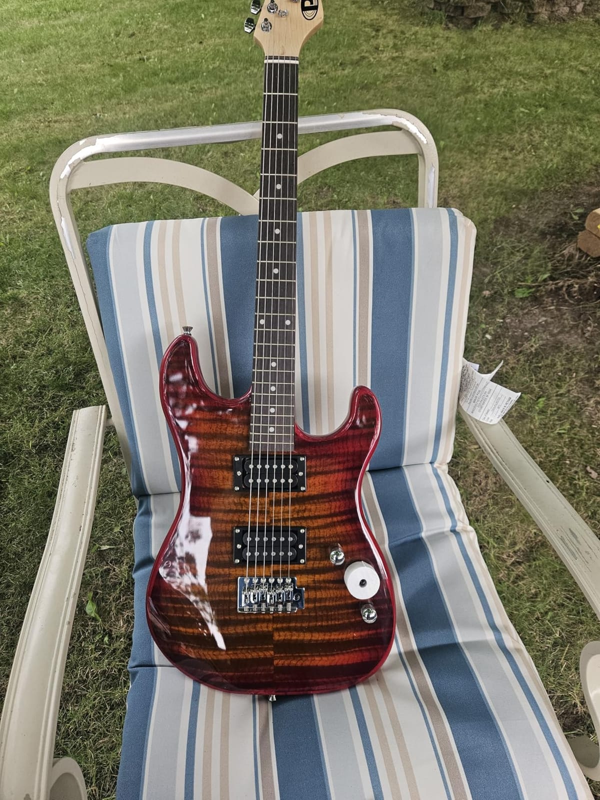 Pyle Electric Guitar Kit with Amp, Full Size Instrument with Humbucker Pickups, Guitarra Electrica Amplifier and Beginner Bundle Accessories, 39