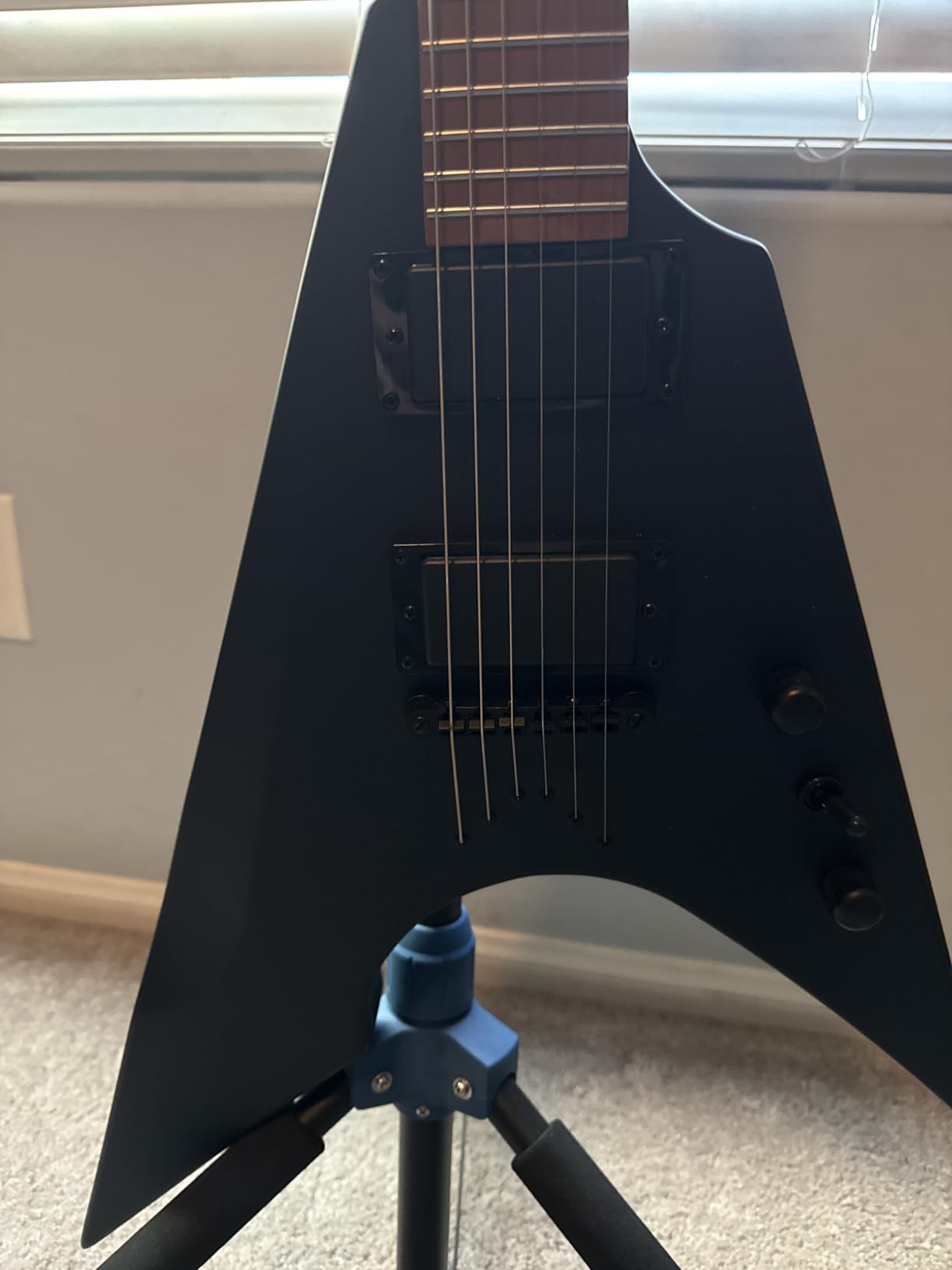 AKLOT Strayloom 12-String Electric Guitar: Humbucker Pickups, Okoume Neck, Jatoba Fingerboard, Fully Adjustable Hybrid Bridge, Electric Guitar Kit with Gig Bag, Classic Jangle & Chime (Solar Fade) customer photo 1