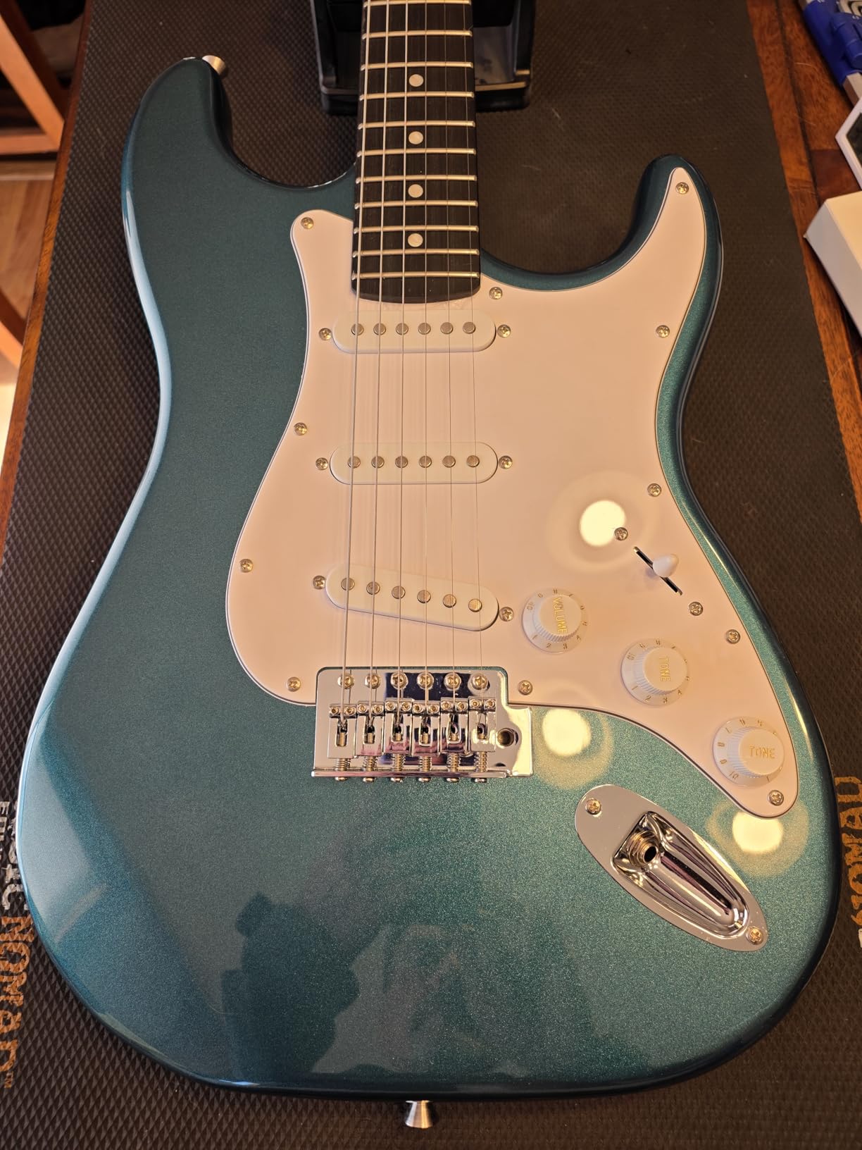 Leo Jaymz Beginner Electric Guitar 39